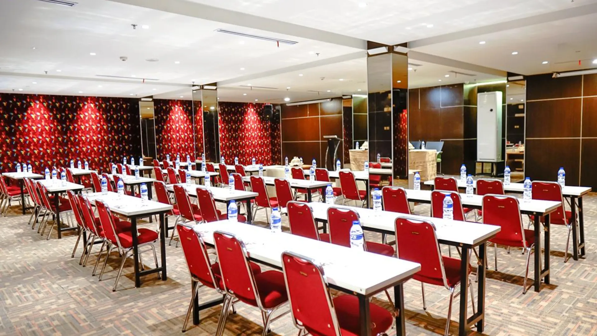 마카사르 엠프레스 호텔 마카사르 시티 센터 바이 LIFE 3성급 호텔 객실