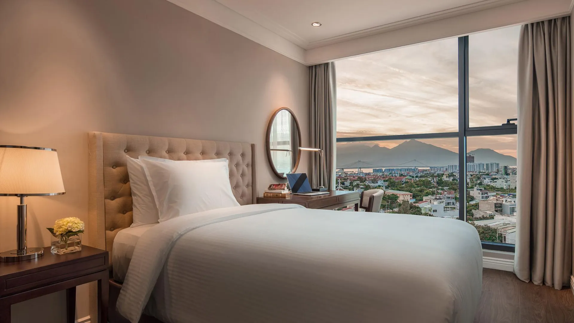 다낭 알타라 스위트 다낭 바이 AHG 5성급 호텔 스위트룸