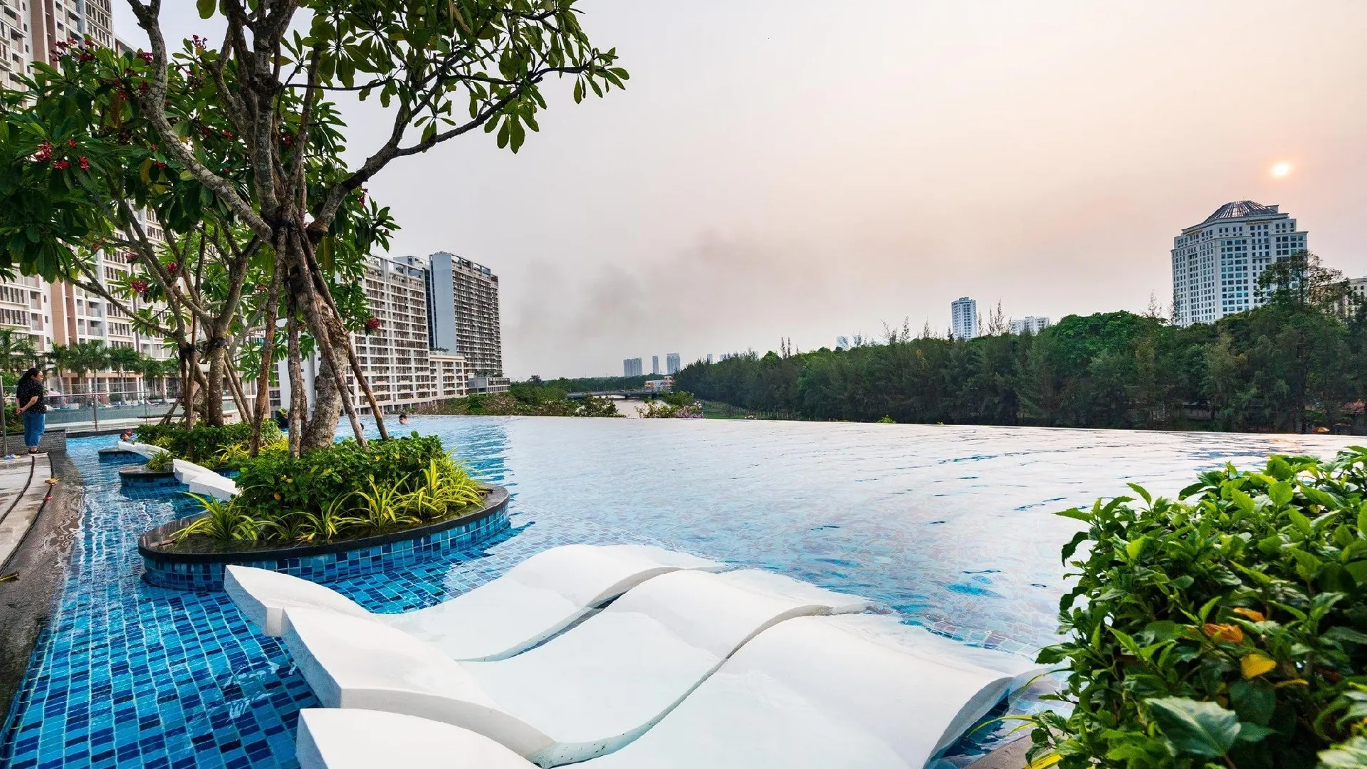 호치민 컨비니아 럭셔리 더 피크 미드타운 5성급 호텔 객실