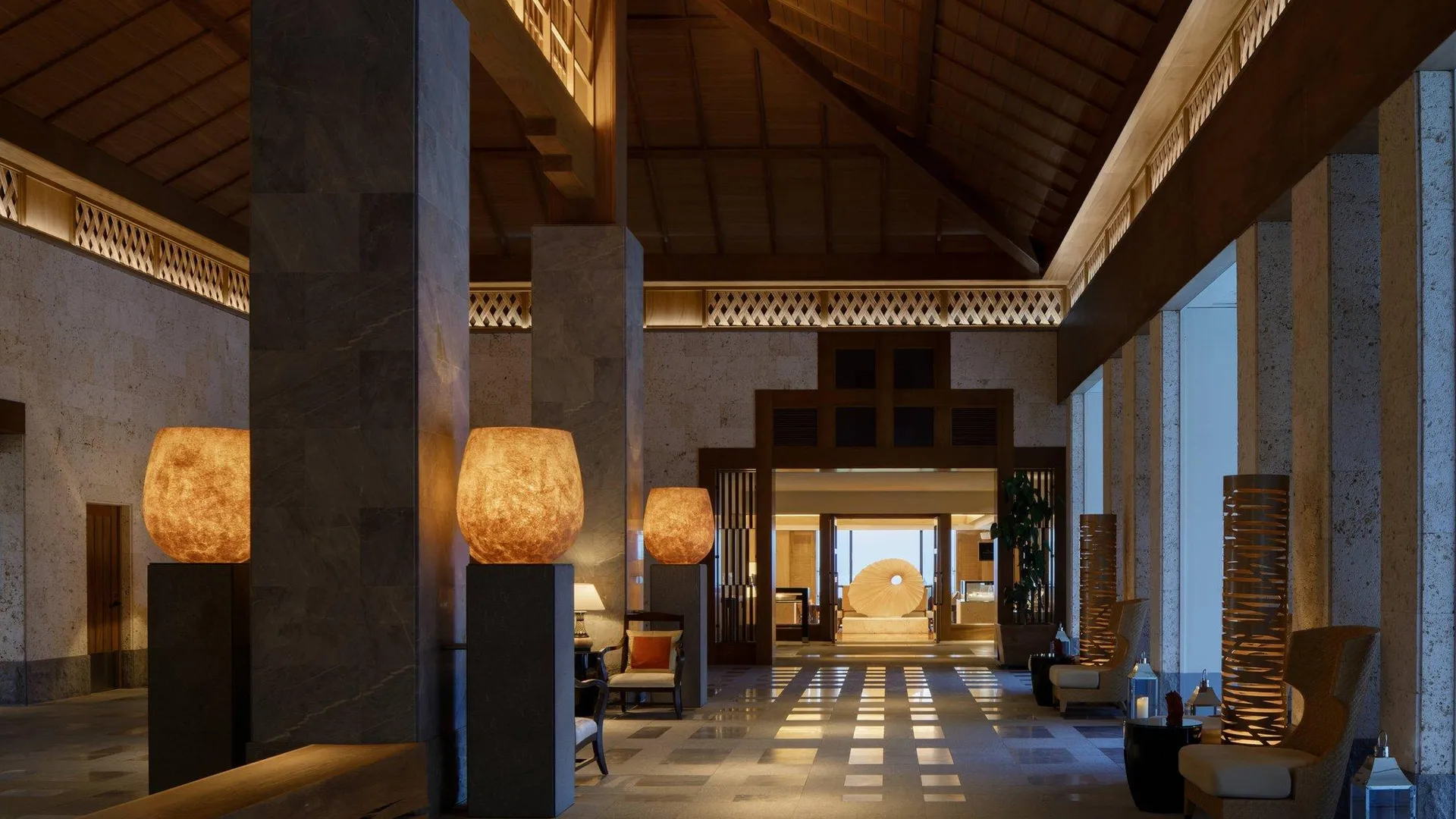 오키나와 본섬 리츠칼튼, 오키나와 5성급 호텔 수영장