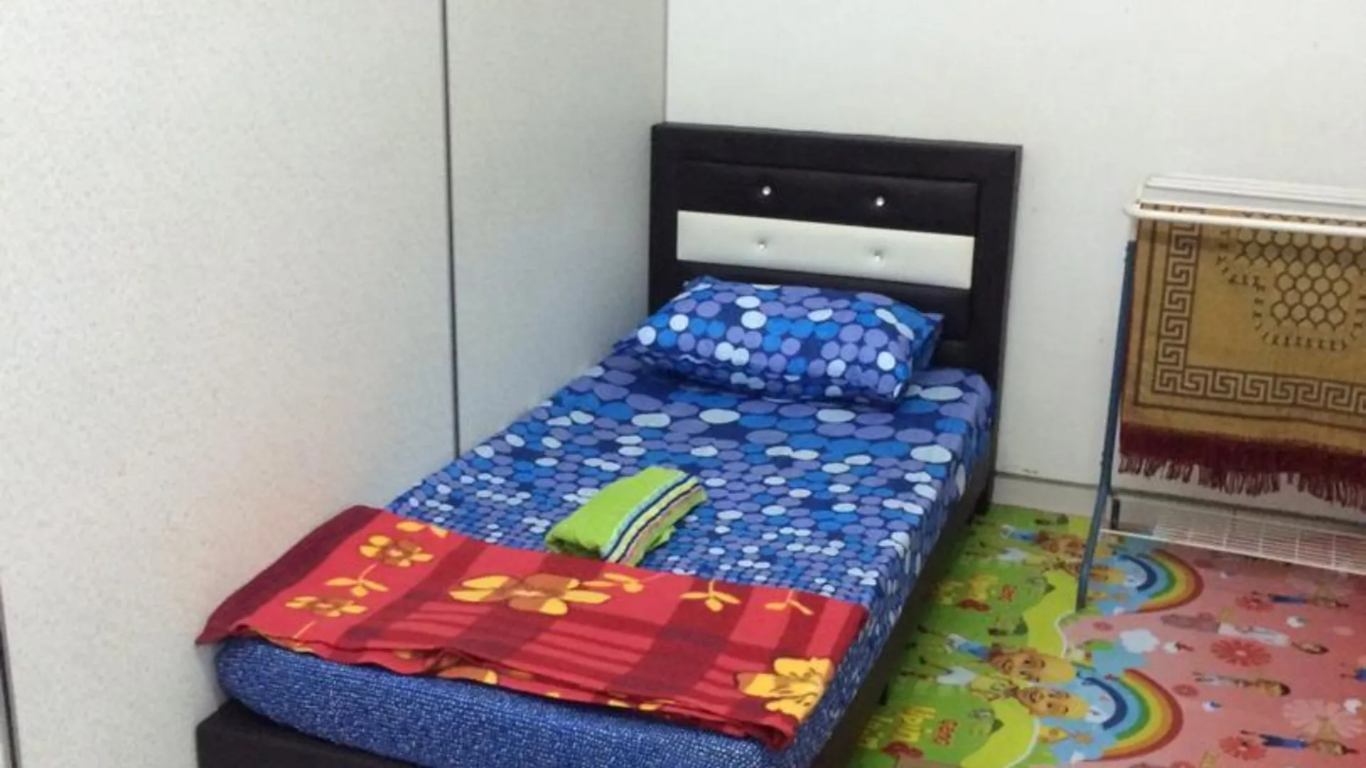 메르싱 반다르 머싱의 프라이빗 하우스 (1540m², 침실 3개, 프라이빗 욕실 2개) 1성급 싱글룸 외관