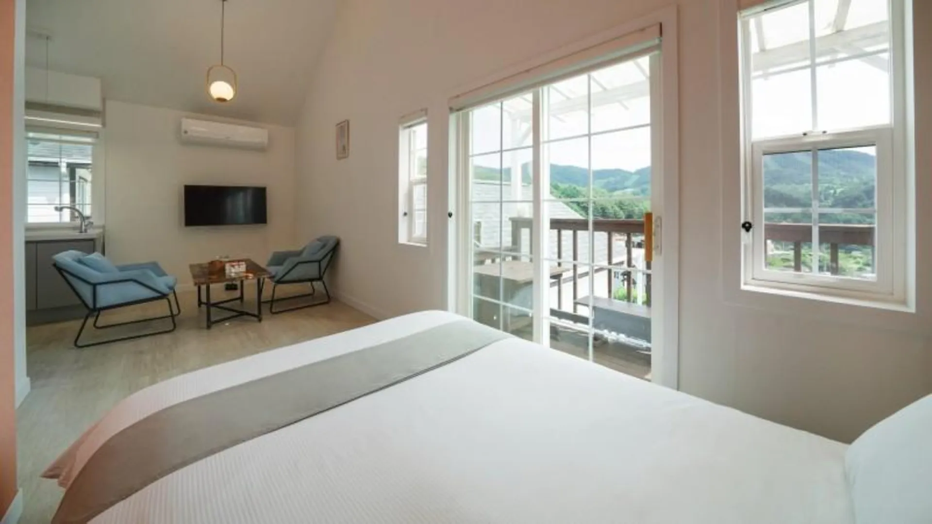 횡성 횡성 헬로우412펜션 2성급 게스트하우스 스위트룸