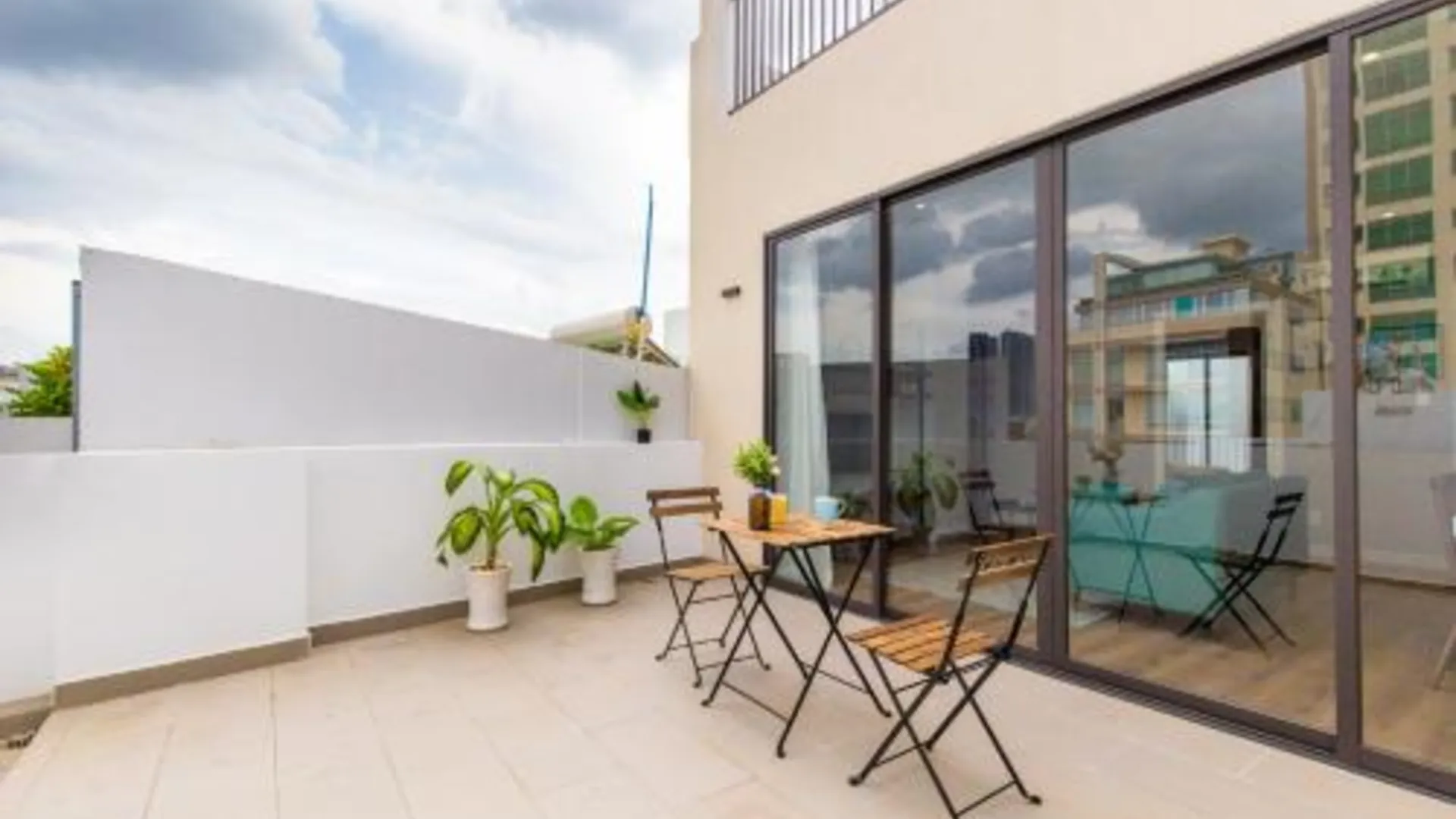 호치민 코즈룸 홈 프리미어 레지던스 4성급 게스트하우스 수영장