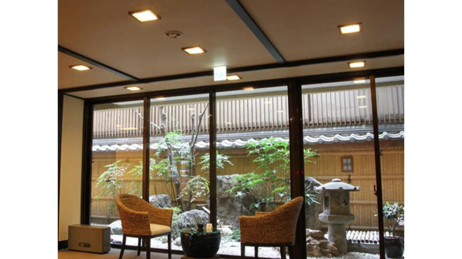 교토 카모가와칸 3성급 호텔 외관