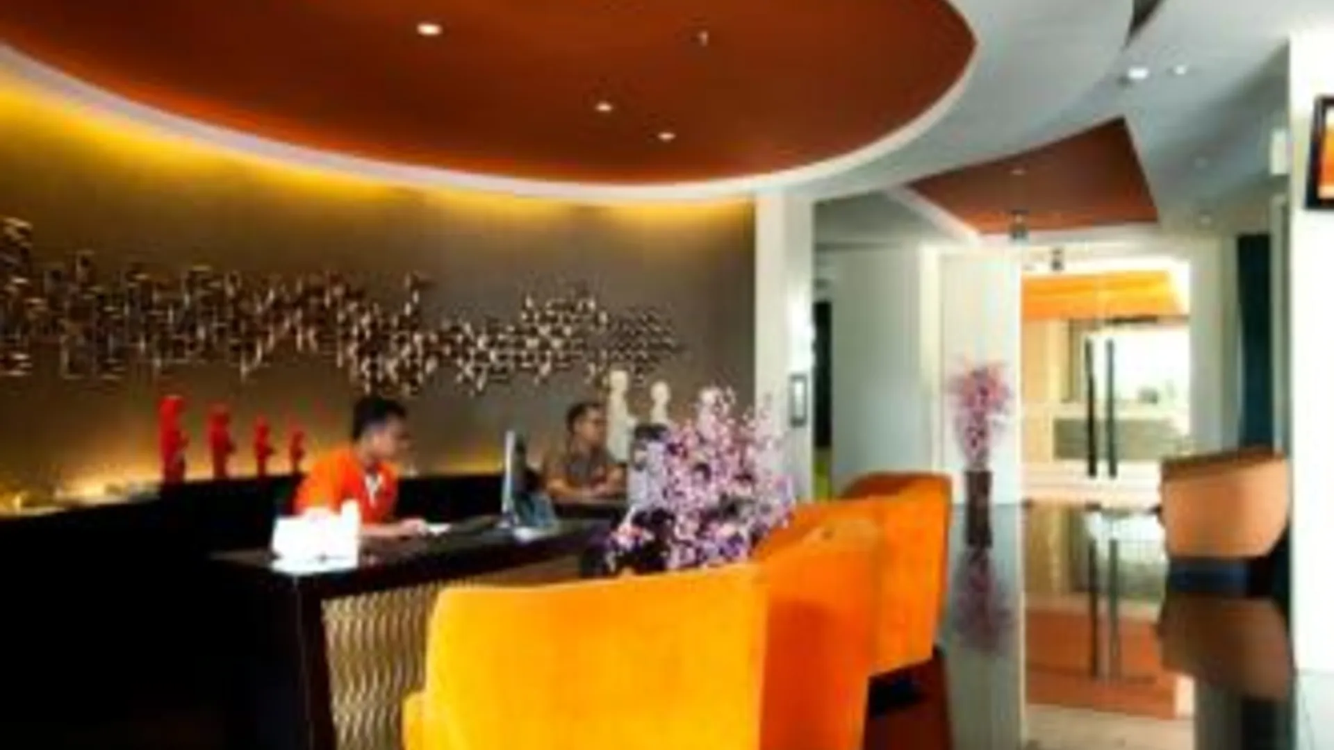 발리 100 선셋 쿠타 호텔 앤 볼룸 호텔 외관