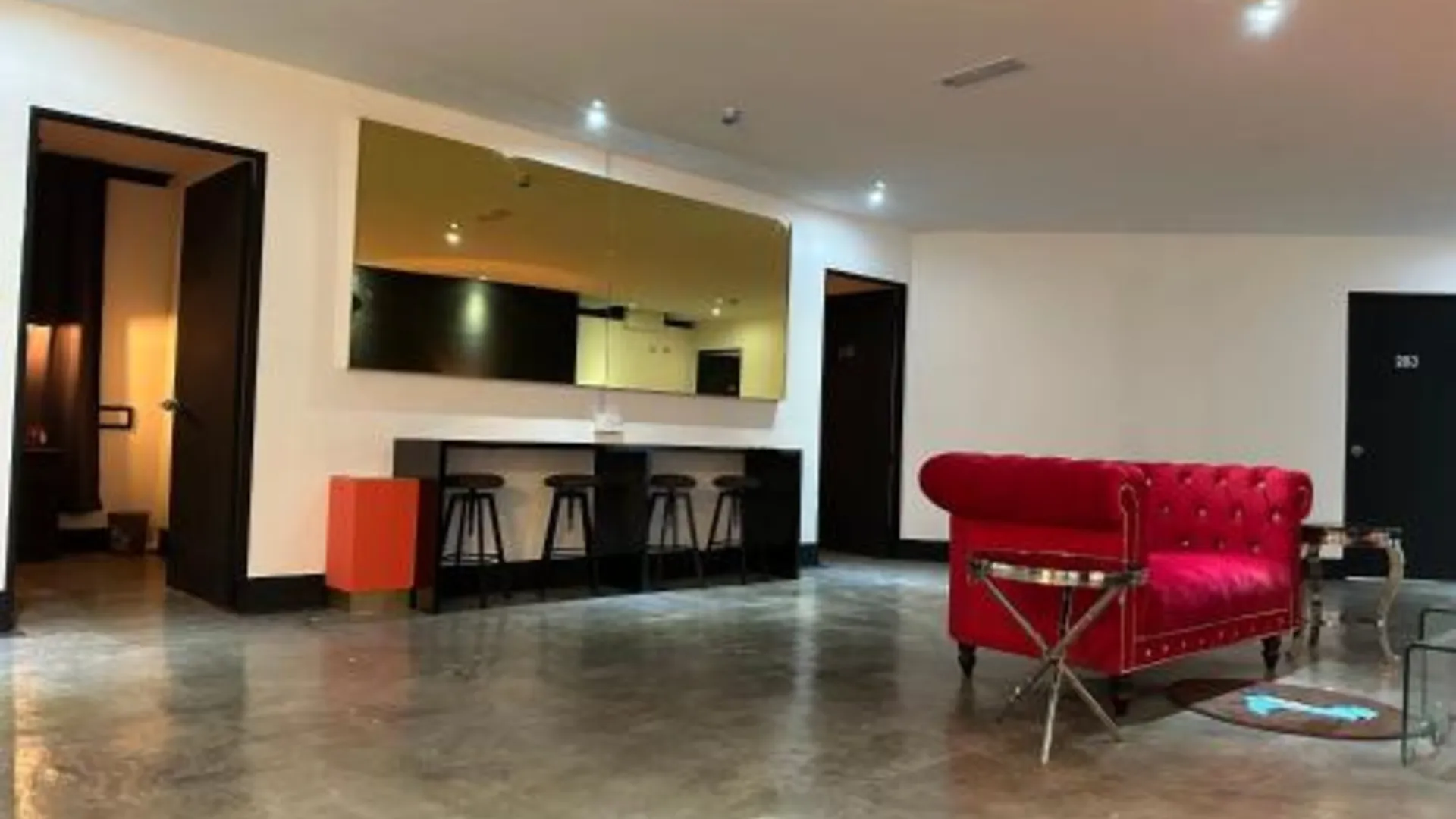 라하트 CJ 하우스 스테이션 18 - 이포 호텔 수영장