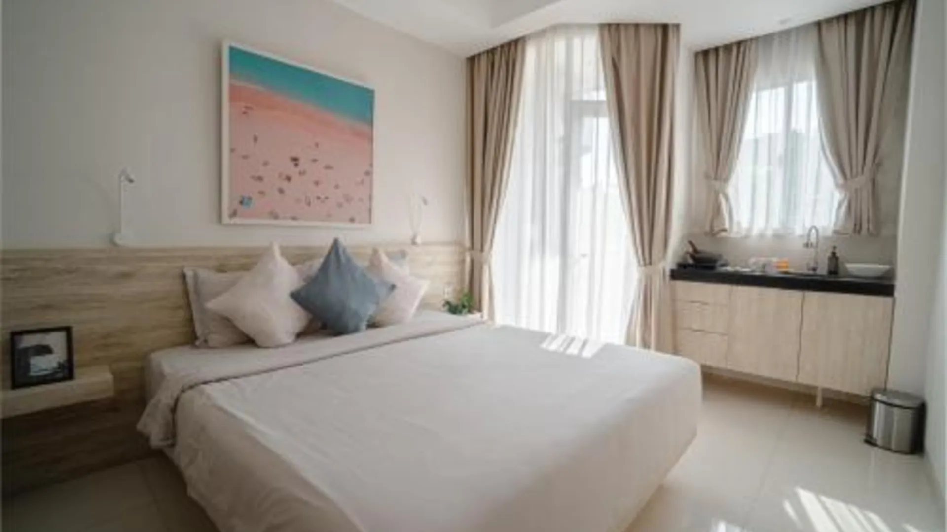 발리 Bali Bustle Pararaton Coliving and Coworking Space 3성급 호텔 스위트룸