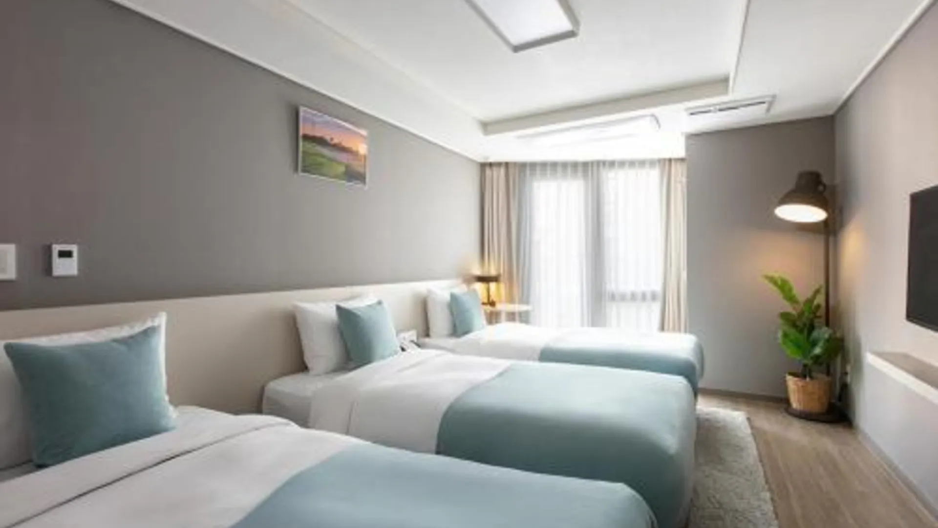 서울 솔라고 명동 호텔 앤 레지던스 4성급 호텔 스위트룸