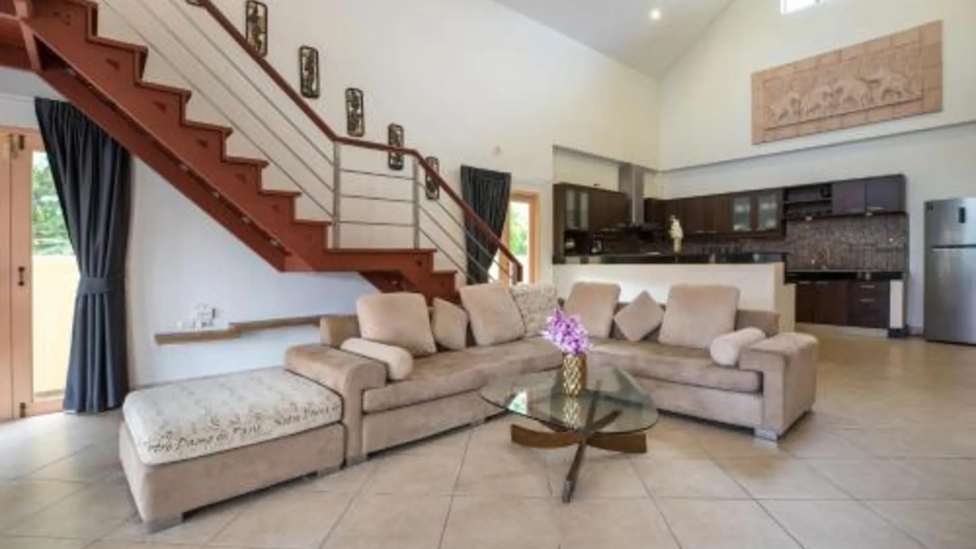 푸켓 라와이의 빌라 (300m², 침실 5개, 프라이빗 욕실 5개) 4성급 싱글룸 로비