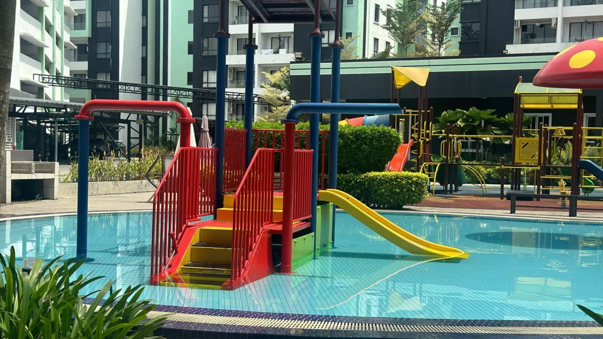 이포 캄풍 쿠차이의 아파트먼트 (100m², 침실 2개, 프라이빗 욕실 2개) 3성급 싱글룸 수영장