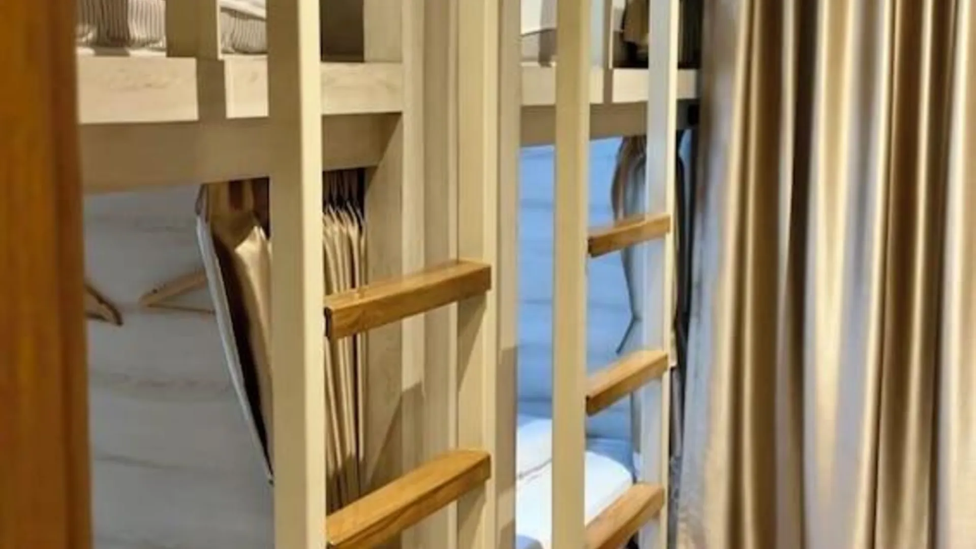 방콕 Mariya Lady Hostel At Suvarnabhumi Airport - Female Only 2성급 호텔 객실