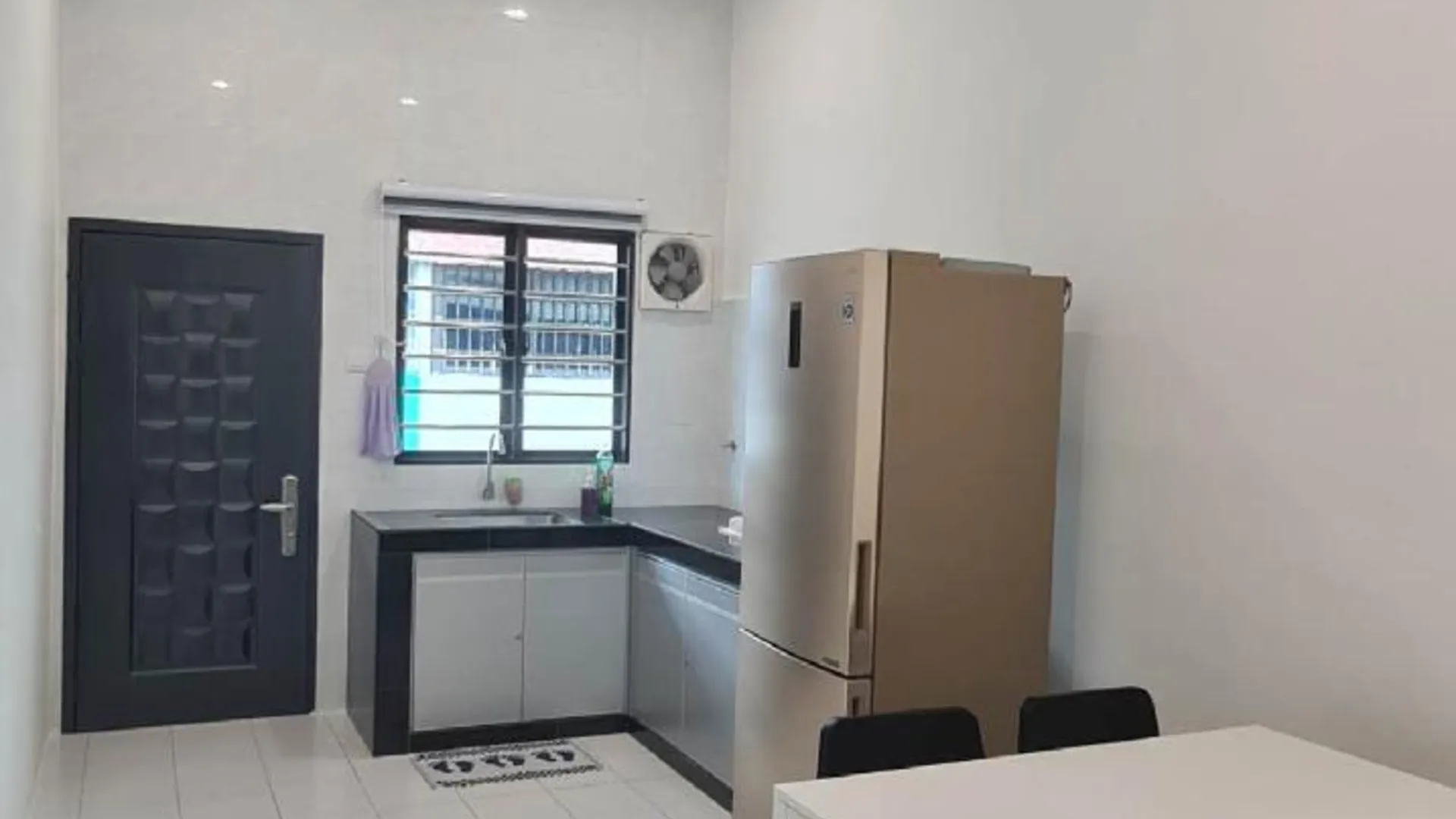 메르싱 반다르 머싱의 프라이빗 하우스 (120m², 침실 3개, 프라이빗 욕실 2개) 3성급 게스트하우스 외관