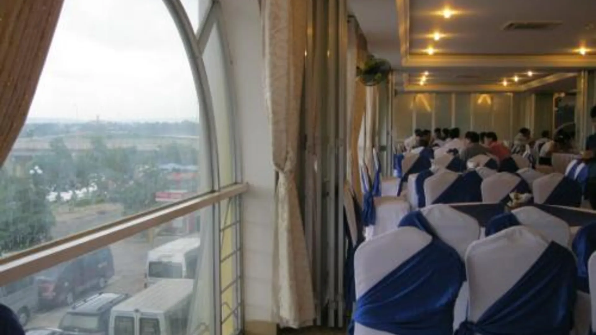 꼰뚬 인도차인 호텔 3성급 호텔 수영장