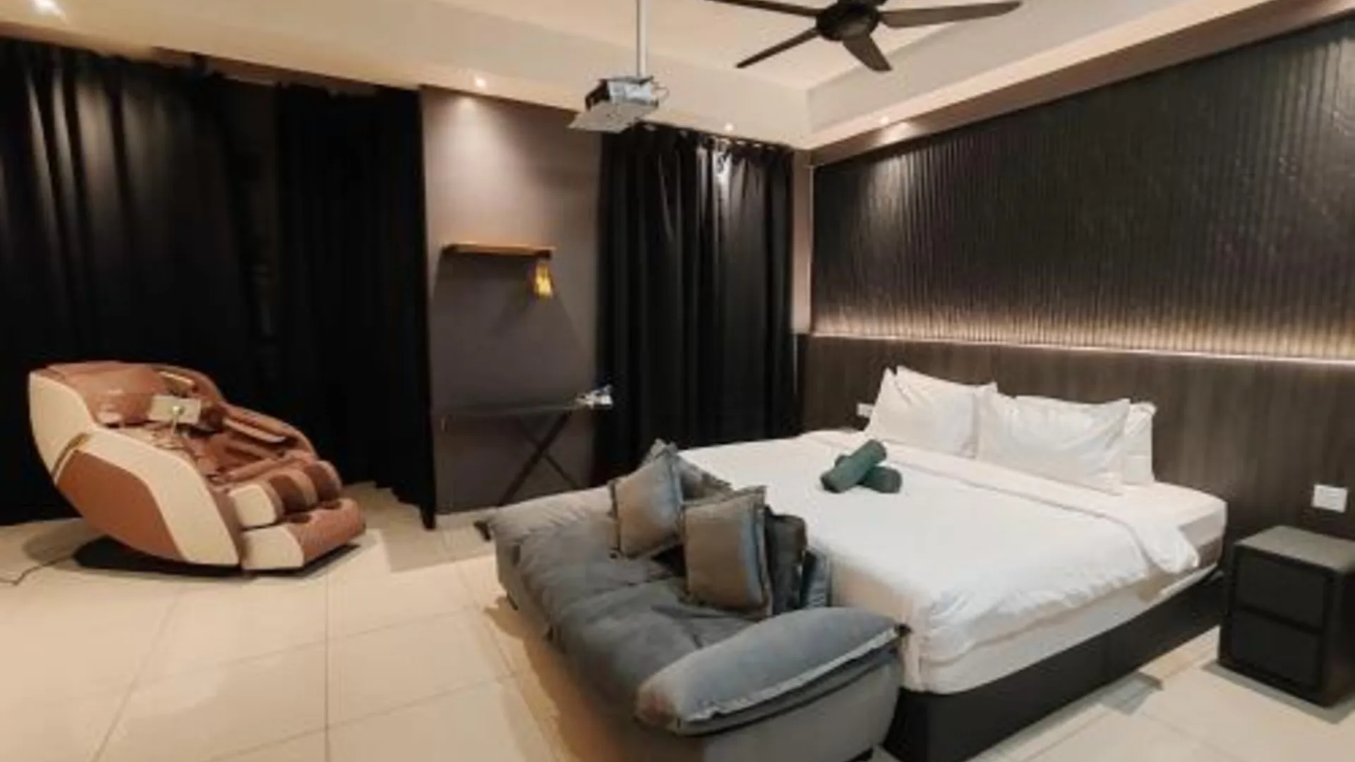 말라카 Luxury Couple Suites l Free Netflix l Massage Chair l Bathtub l WIFI 200mbps l Bali Residence 3성급 게스트하우스 스위트룸