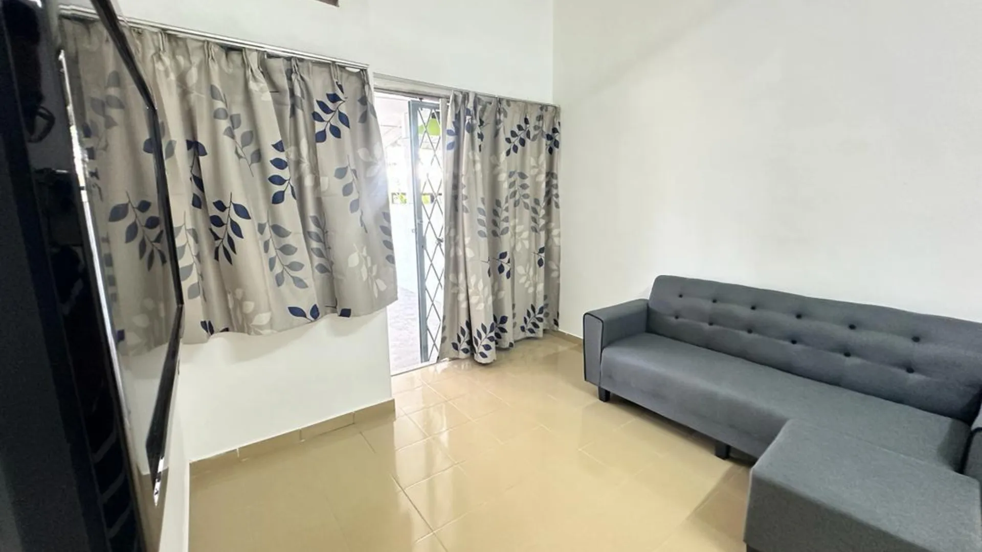 쿠안탄 Kampong Darat Mak Bar의 프라이빗 하우스 (100m², 침실 3개, 프라이빗 욕실 2개) 3성급 게스트하우스 스위트룸