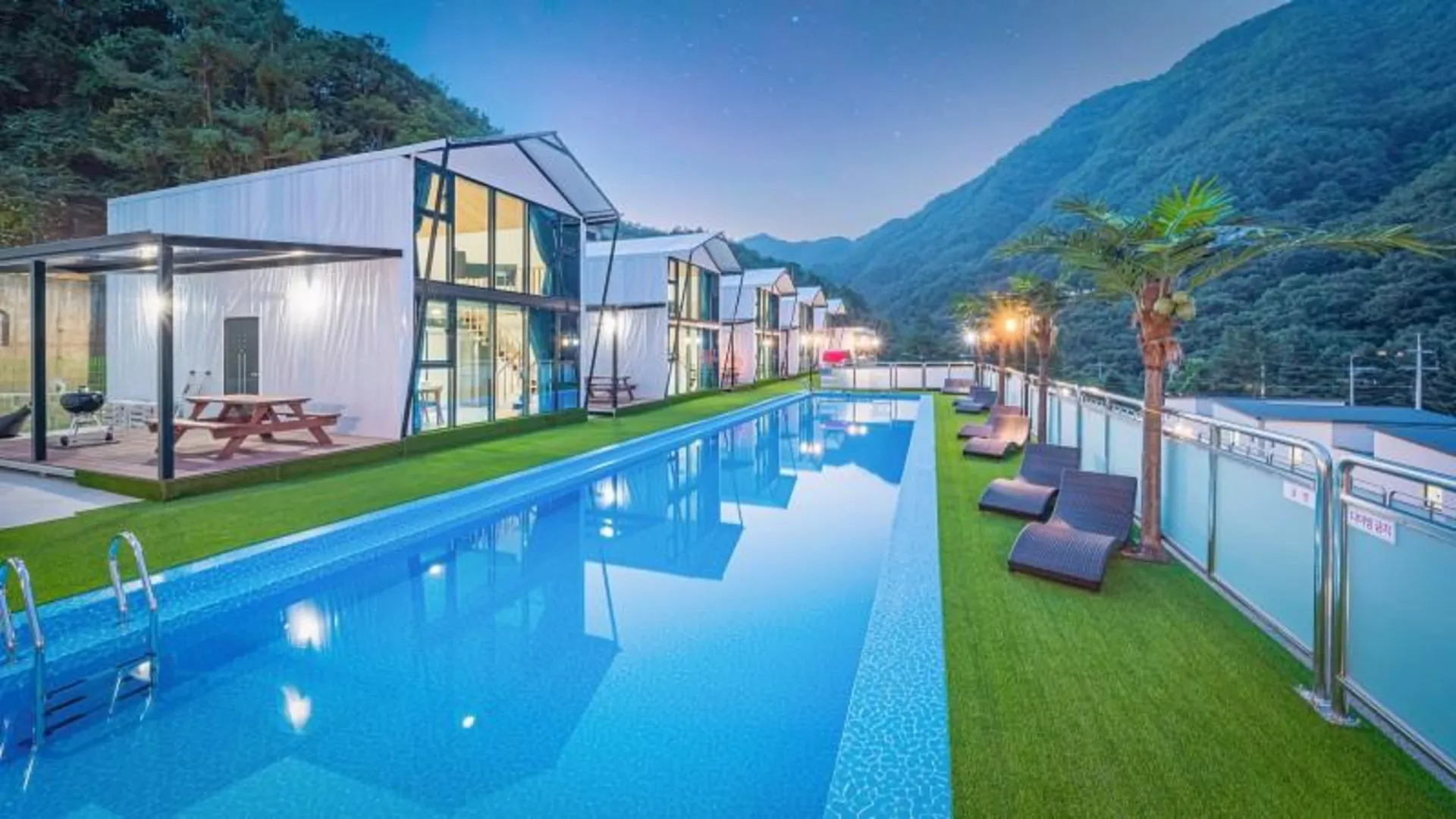 가평 가평 더상상글램핑&풀빌라 2성급 게스트하우스 외관