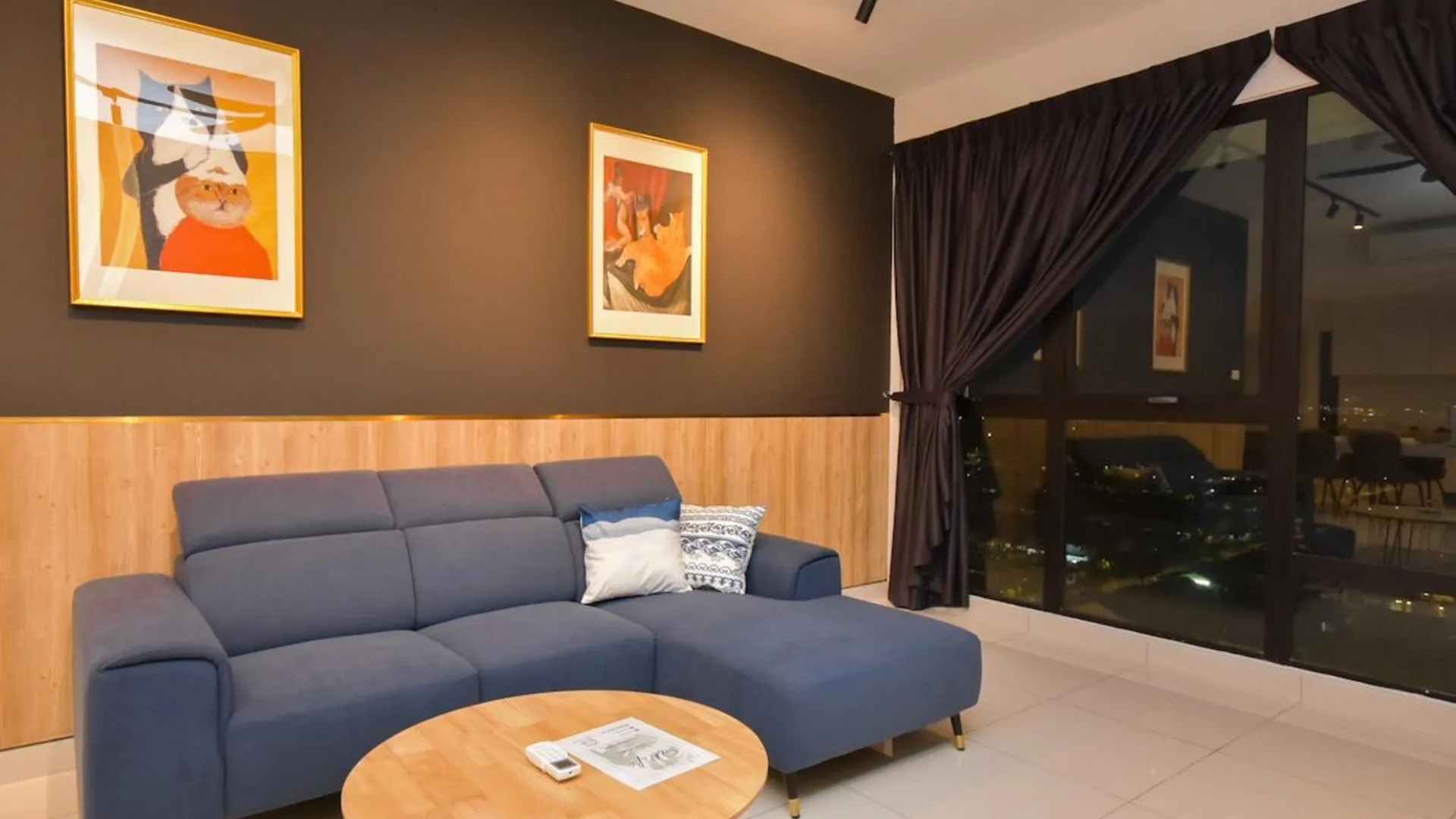 조호바루 / 조호르바루 수투랑바루의 아파트먼트 (100m², 침실 3개, 프라이빗 욕실 2개) 4성급 싱글룸 레스토랑