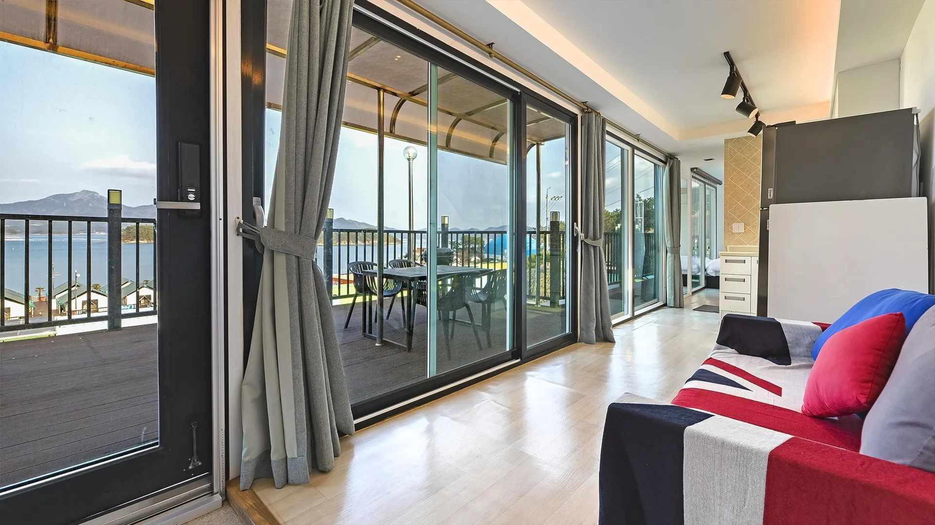 통영 고성 블루비치 펜션 글램핑 3성급 게스트하우스 스위트룸