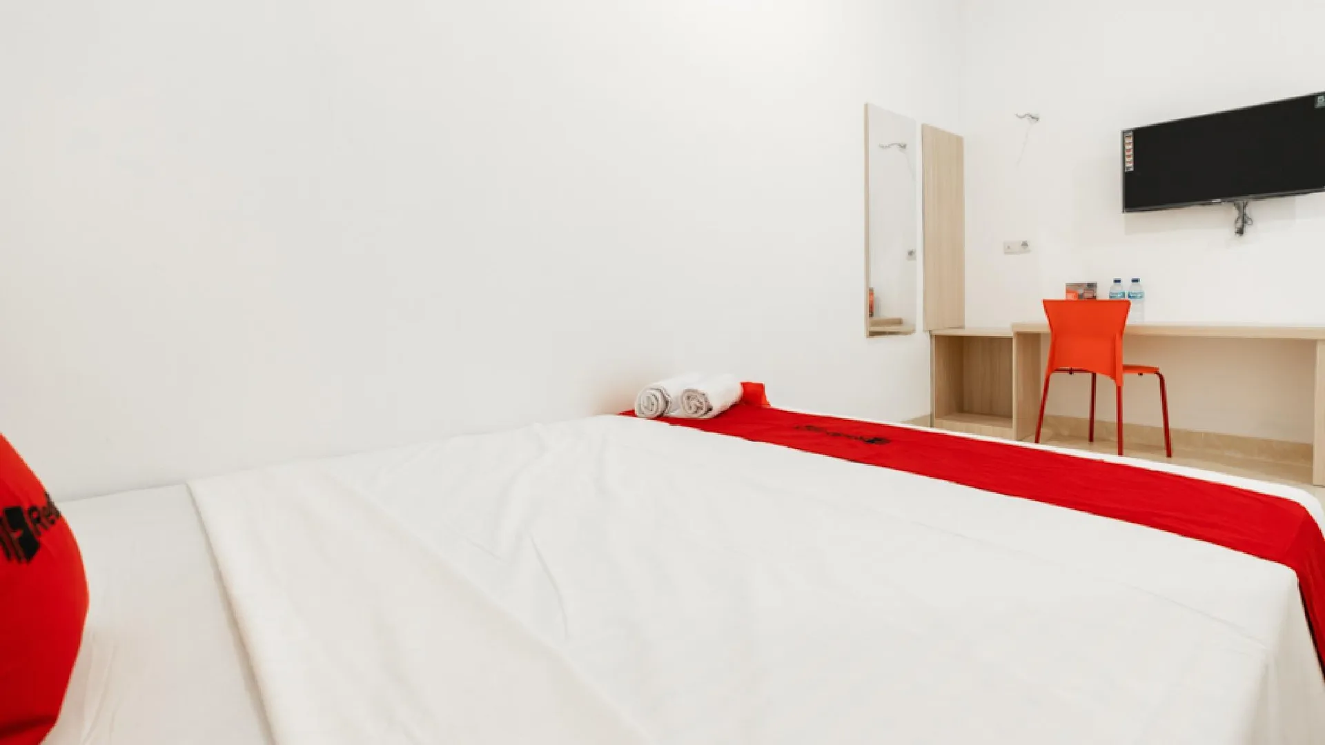 마카사르 레드도어즈 @ 그라하 체메를랑 마로스 2성급 호텔 객실