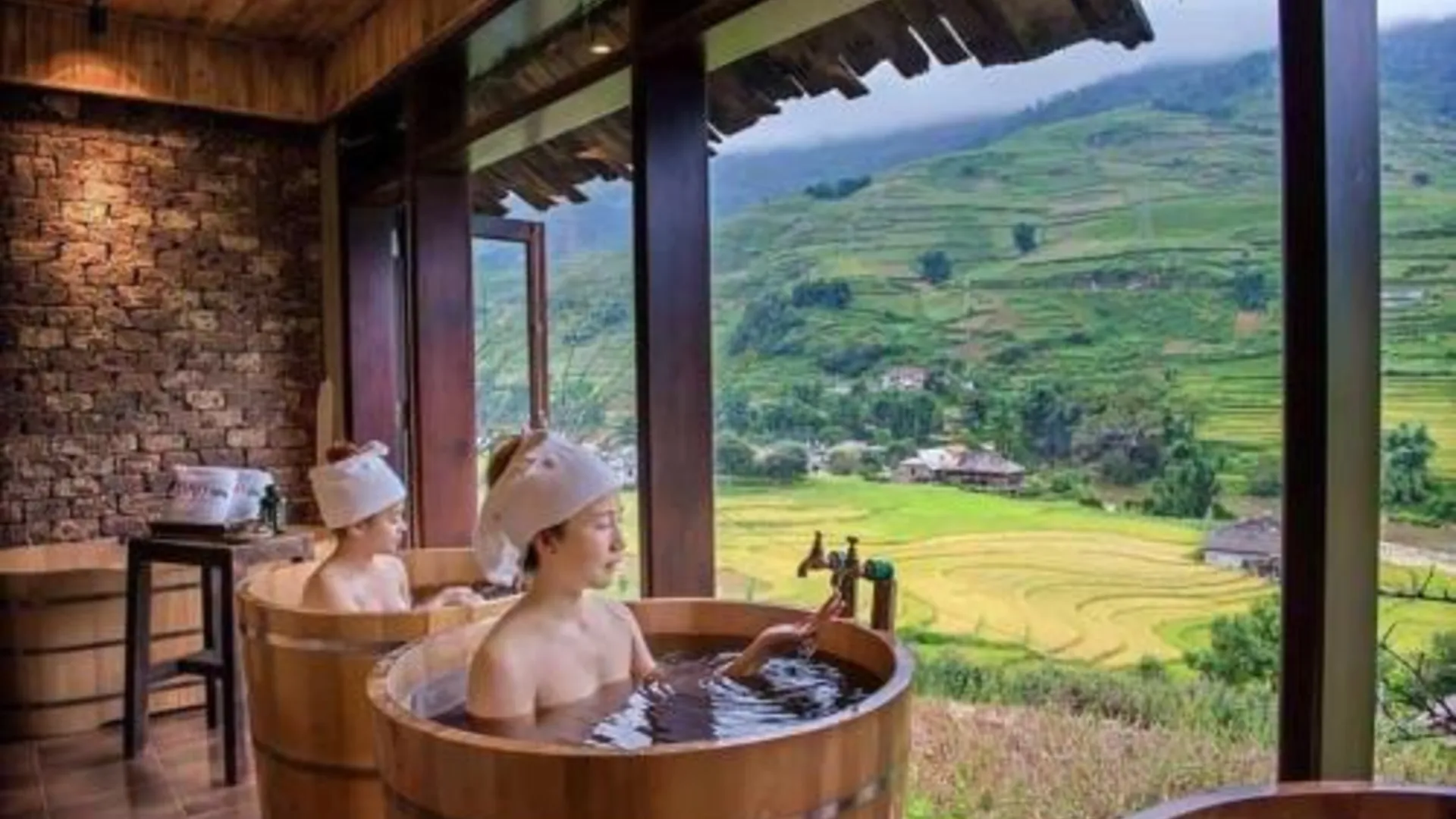 사파 사빠 도심의 프라이빗 하우스 (15m², 침실 7개, 프라이빗 욕실 4개) 4성급 게스트하우스 로비