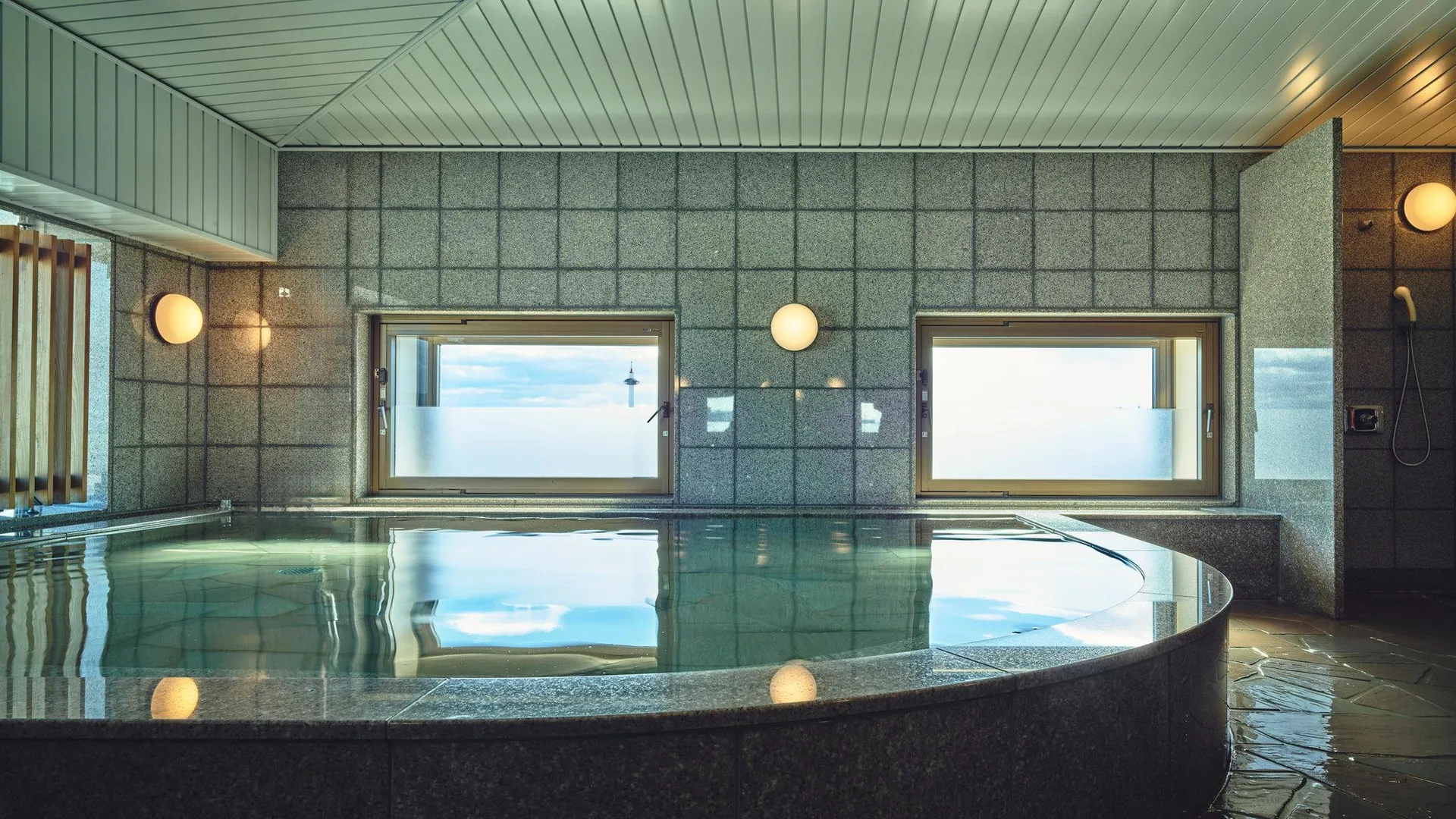 교토 홀리데이 인 교토 고조 바이 IHG 4성급 호텔 수영장