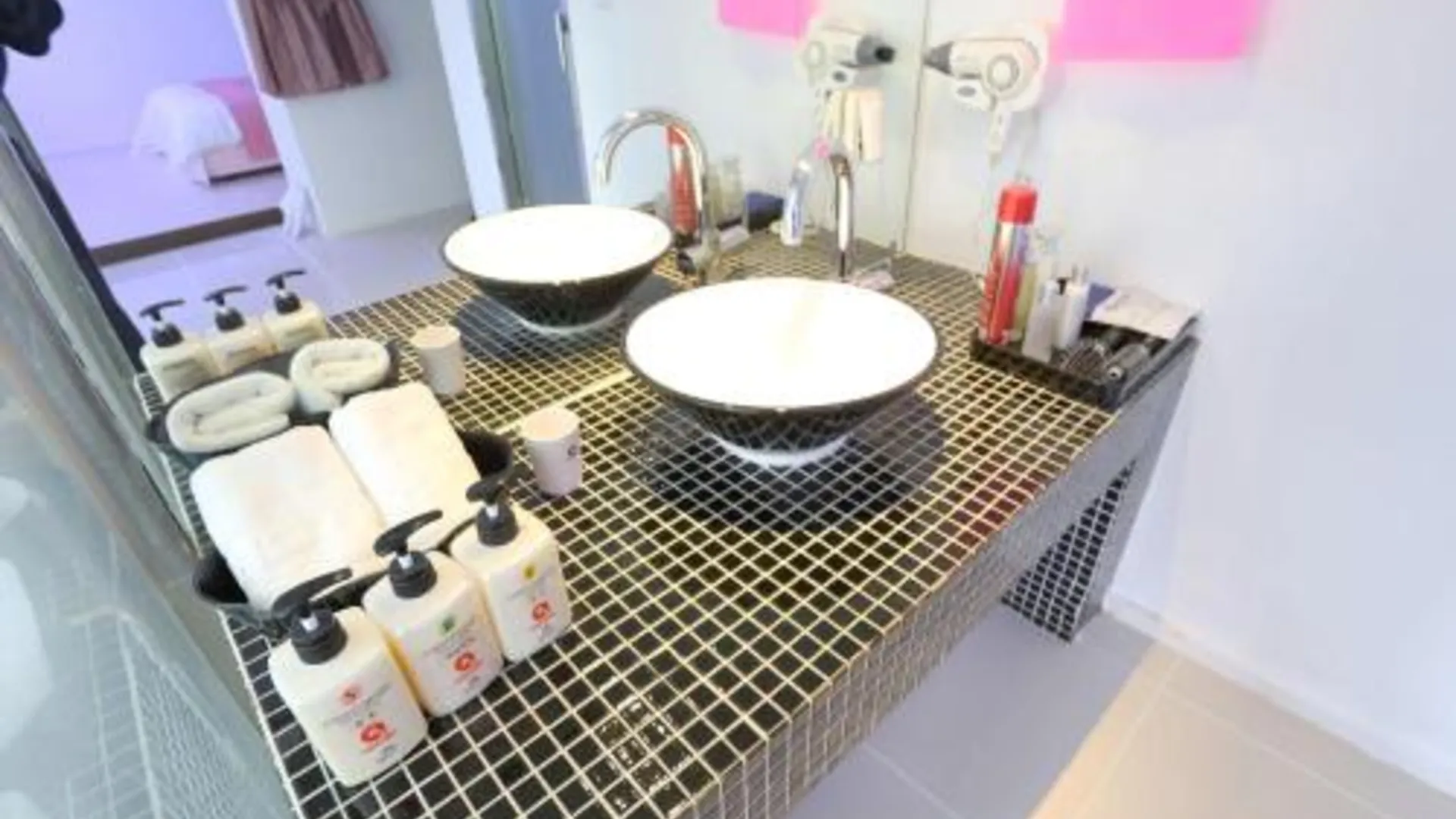 파주 큐 호텔 2성급 호텔 외관