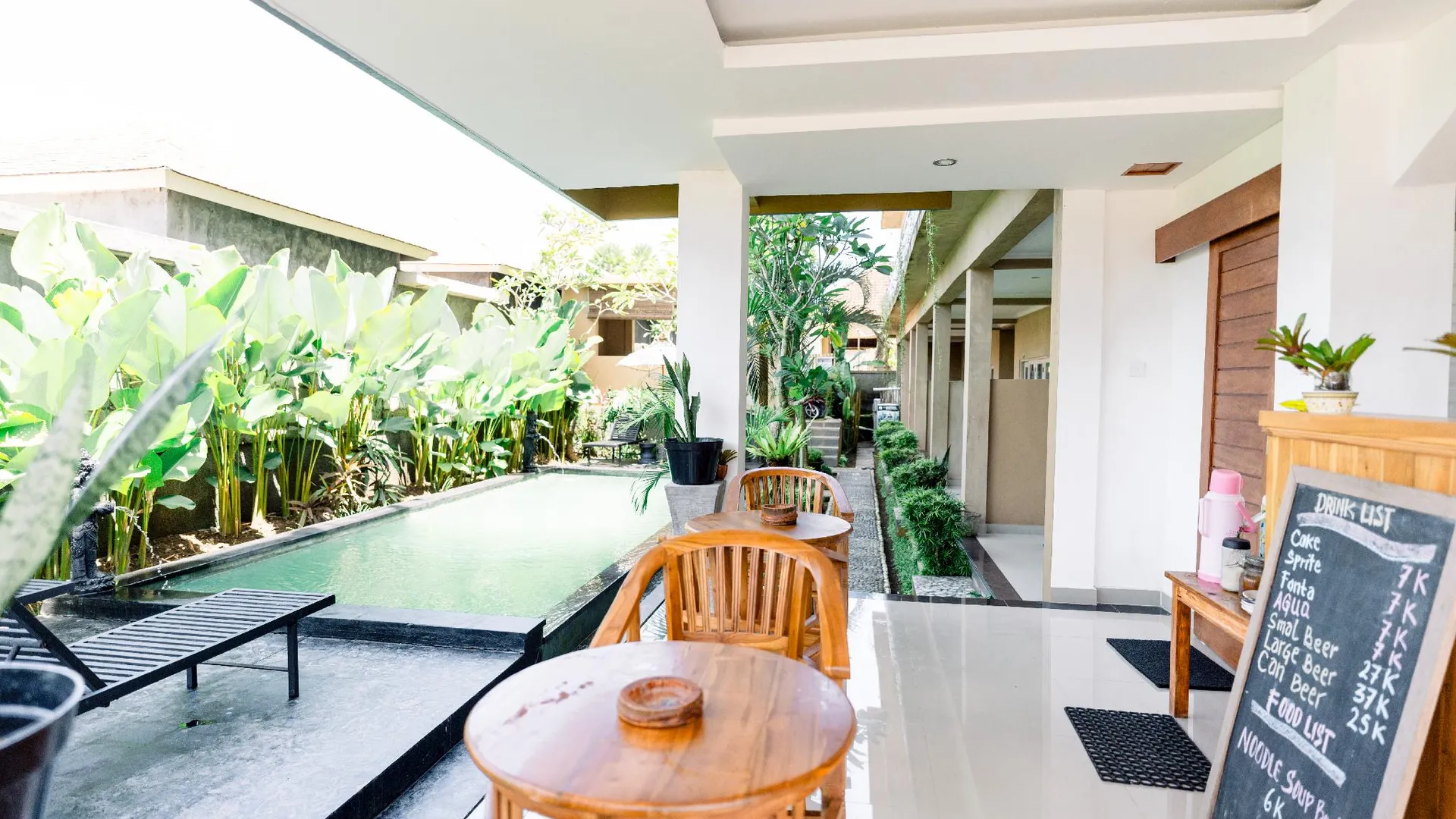 발리 우마 쿠투 2 2성급 호텔 수영장