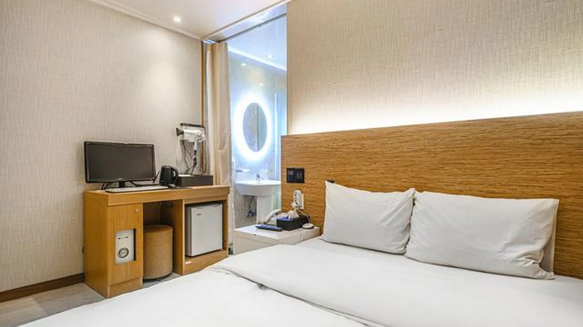 서울 영등포 호텔 베이직 2성급 호텔 로비