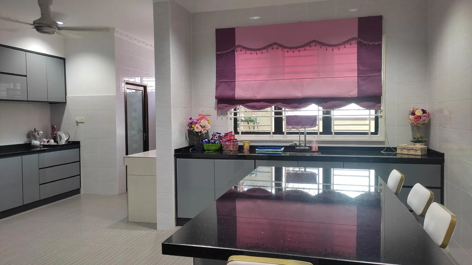 말라카 바투 베렌담의 프라이빗 하우스 (5000m², 침실 6개, 프라이빗 욕실 5개) 2성급 싱글룸 객실