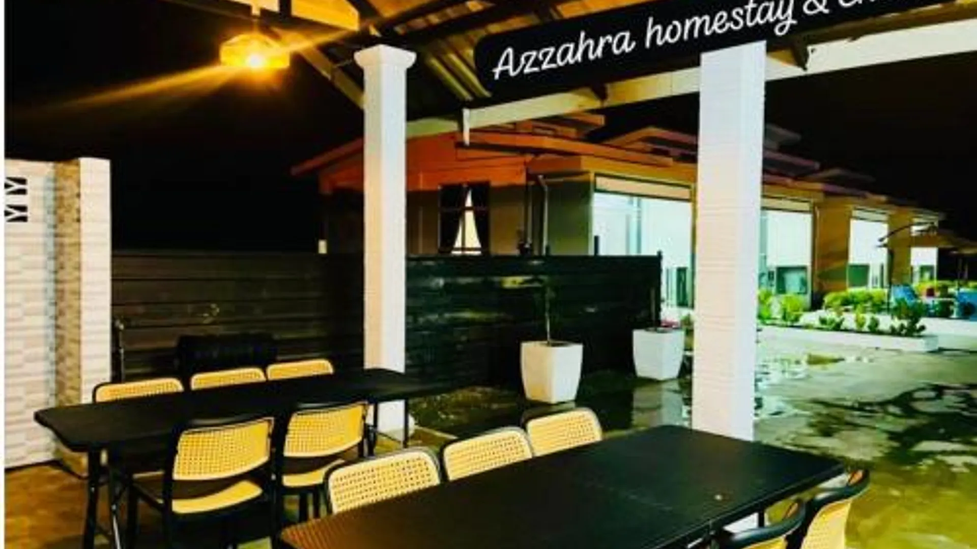 테메르로 AZZAHRA HOMESTAY & CHALETS 5성급 호텔 레스토랑