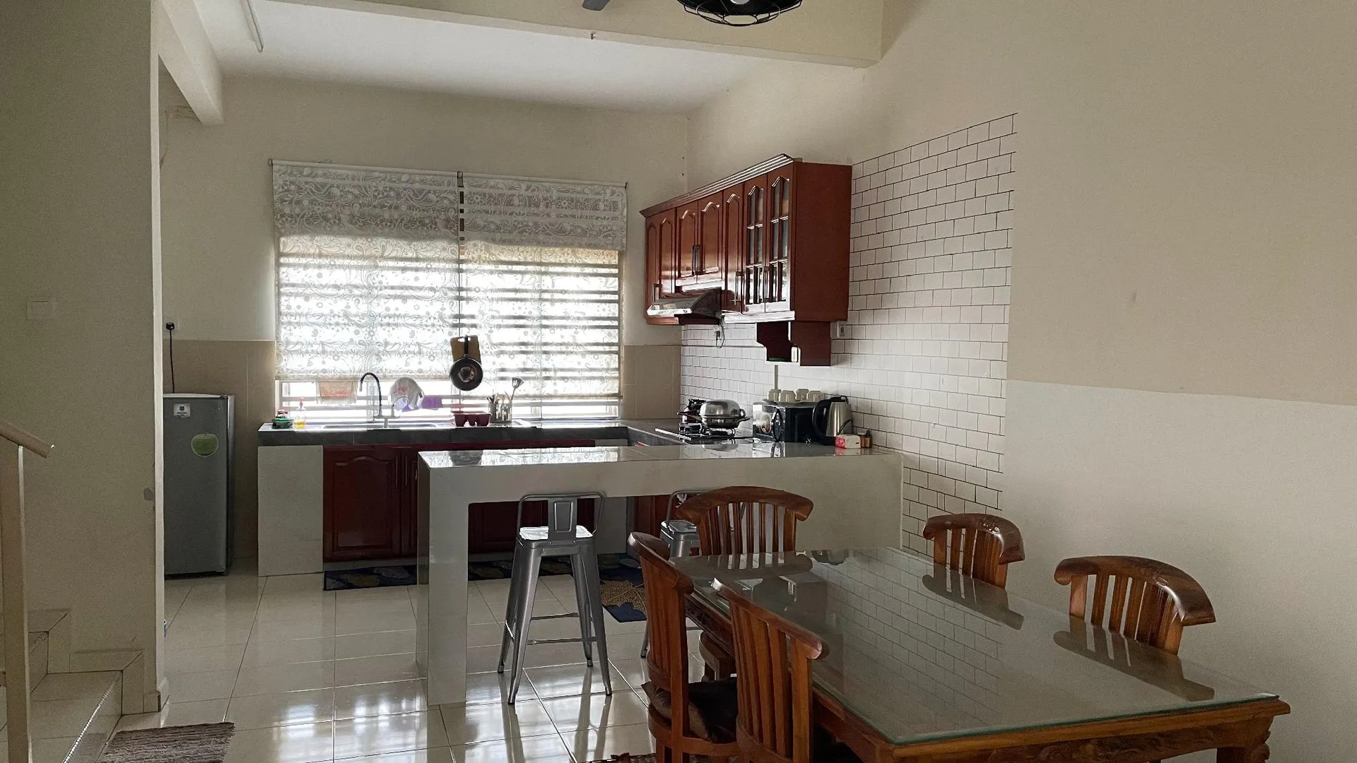 말라카 바투 베렌담의 프라이빗 하우스 (100m², 침실 3개, 프라이빗 욕실 3개) 3성급 게스트하우스 외관