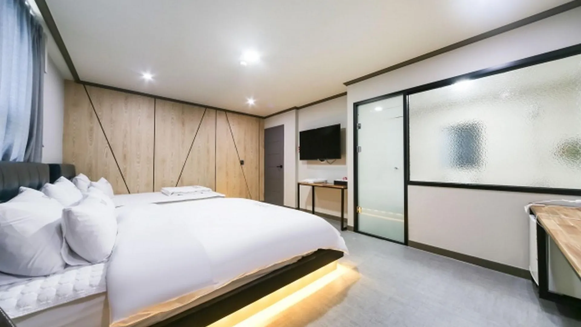 창원 창원 진해 더 샵 호텔 스위트룸