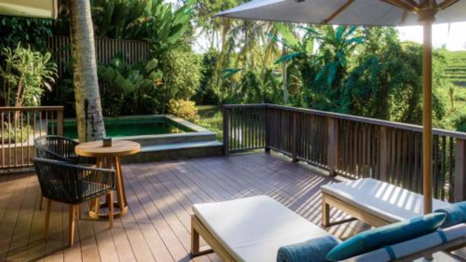 발리 니르자라 5성급 호텔 전망