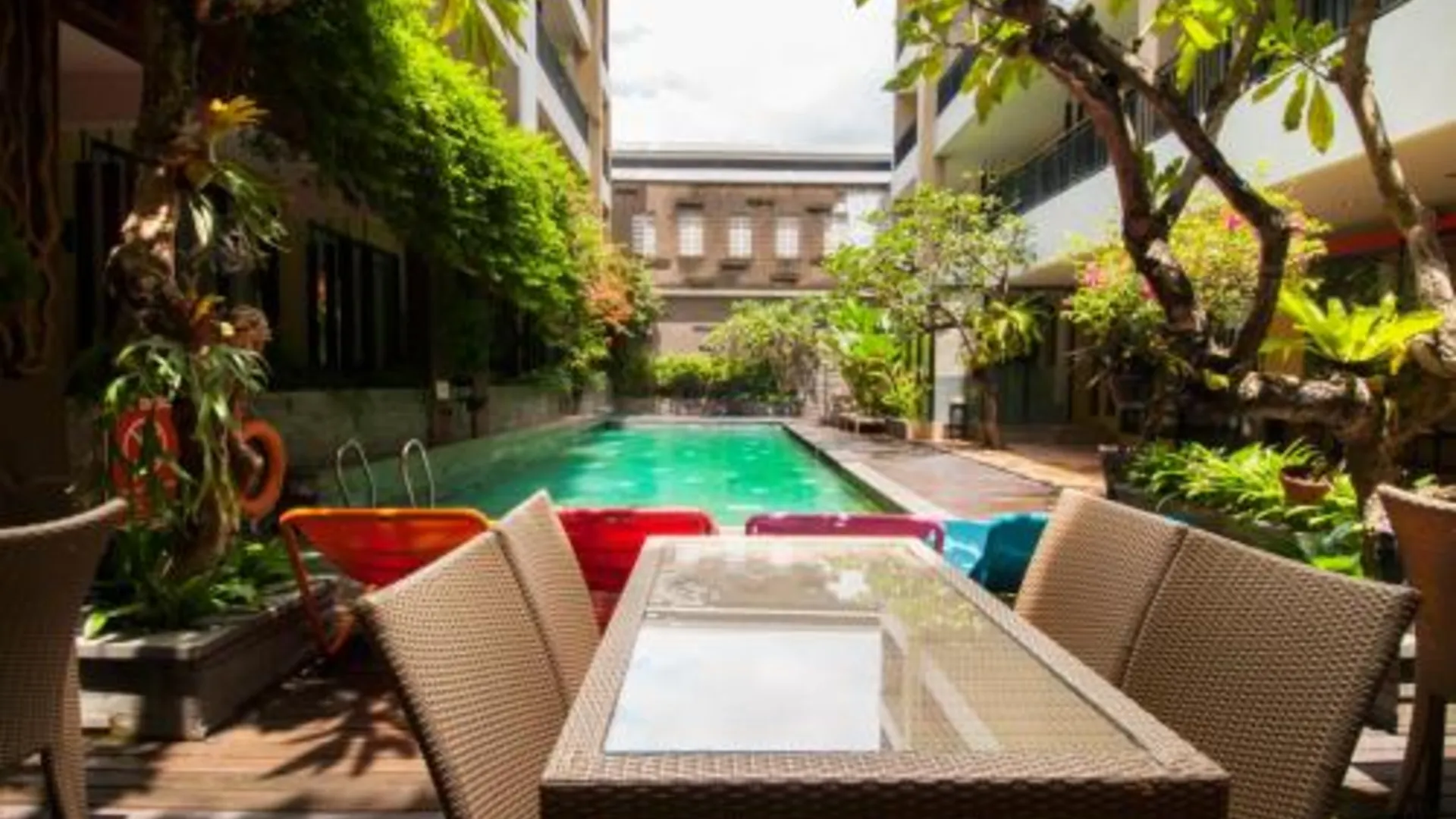 발리 100 선셋 쿠타 호텔 앤 볼룸 호텔 레스토랑