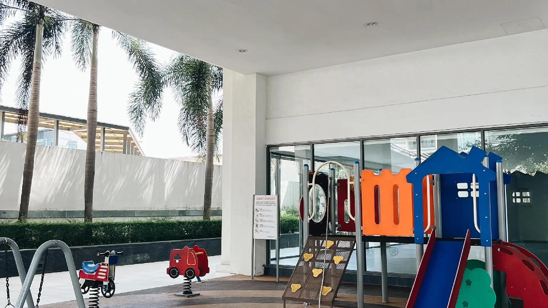 코타키나발루 시티 센터의  (m², 침실 2개, 프라이빗 욕실 2개) 4성급 싱글룸 레스토랑