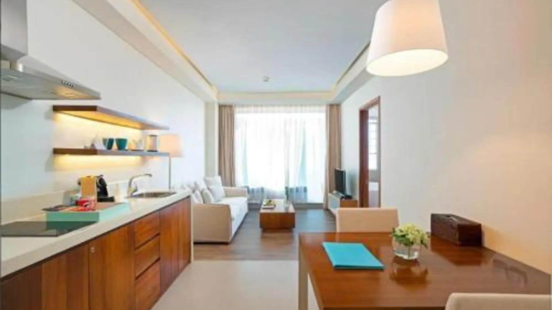 다낭 로맨틱 APT 위드 씨뷰 - 비치프런트 4성급 호텔 외관