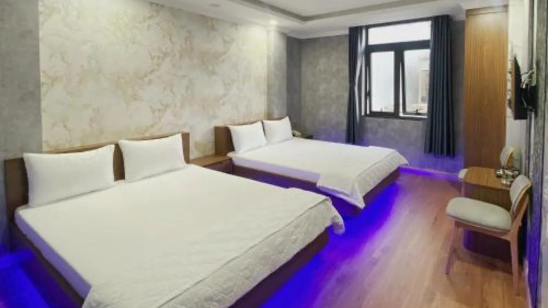 호치민 Thanh Binh Premium Hotel 2성급 호텔 스위트룸