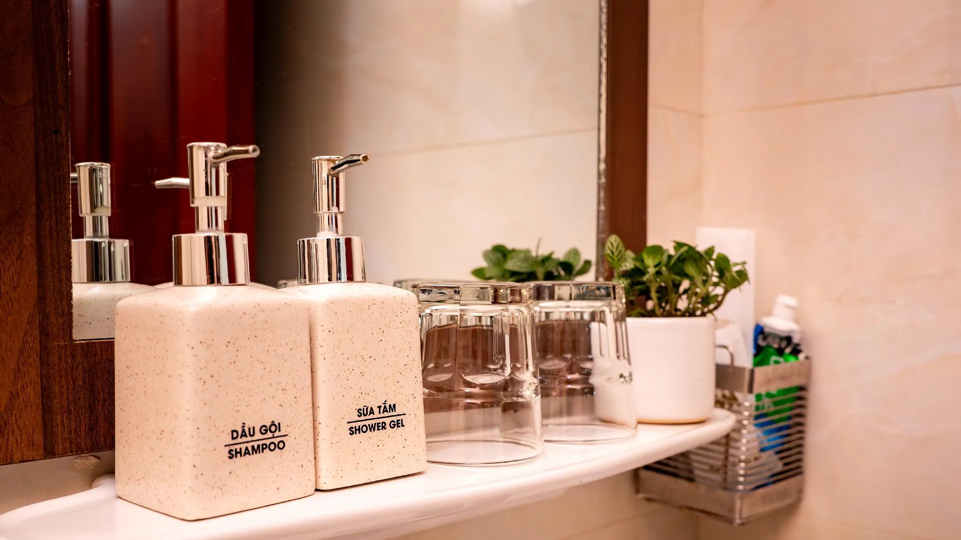 호치민 넷플릭스 스튜디오 니어 벤탄 마켓 4성급 호텔 전망