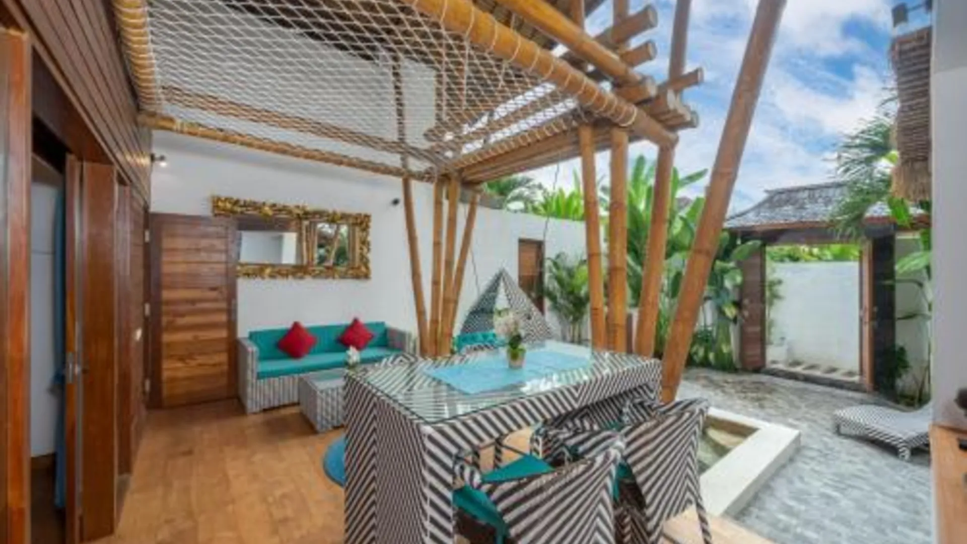 발리 더 시크릿 정글 빌라 베라와 4성급 호텔 수영장