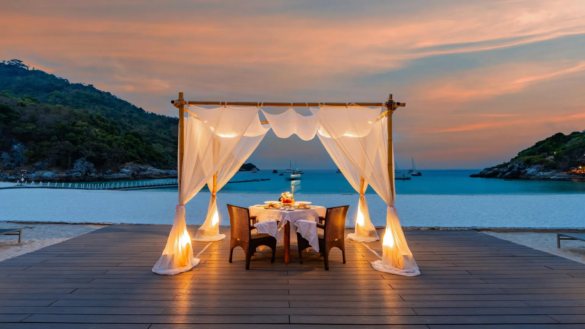 푸켓 더 라차 5성급 호텔 레스토랑