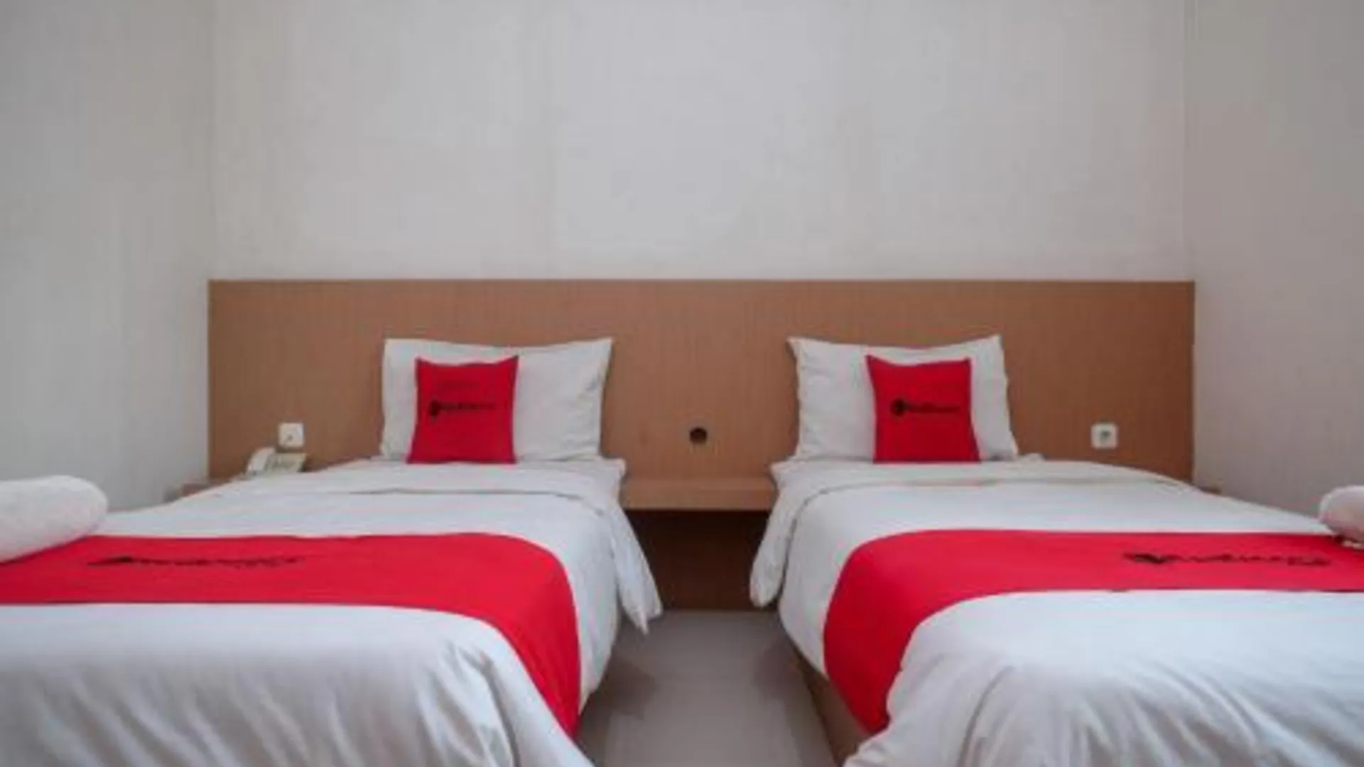 마카사르 RedDoorz @ Pengayoman Panakkukang 2 Makassar 2성급 호텔 스위트룸