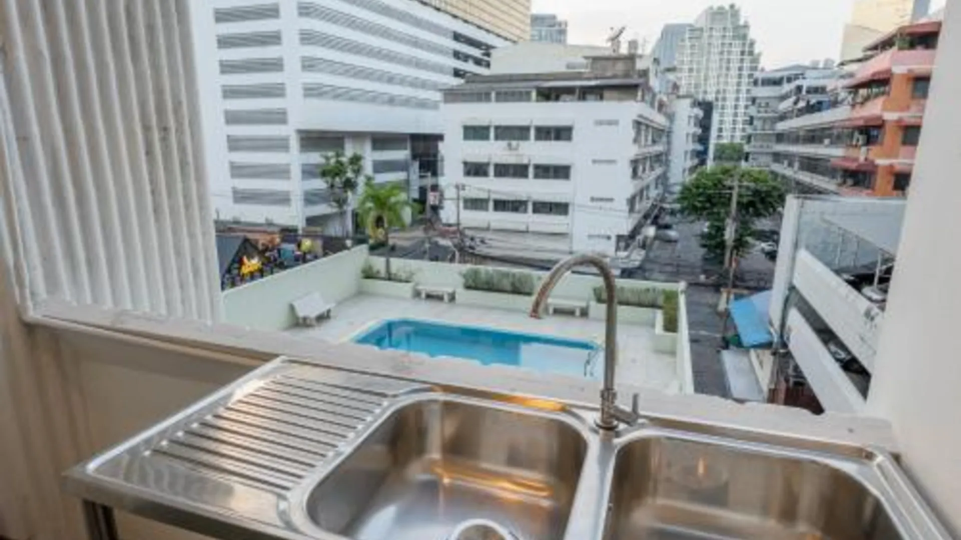 방콕 Silom Condominium 4성급 싱글룸 수영장