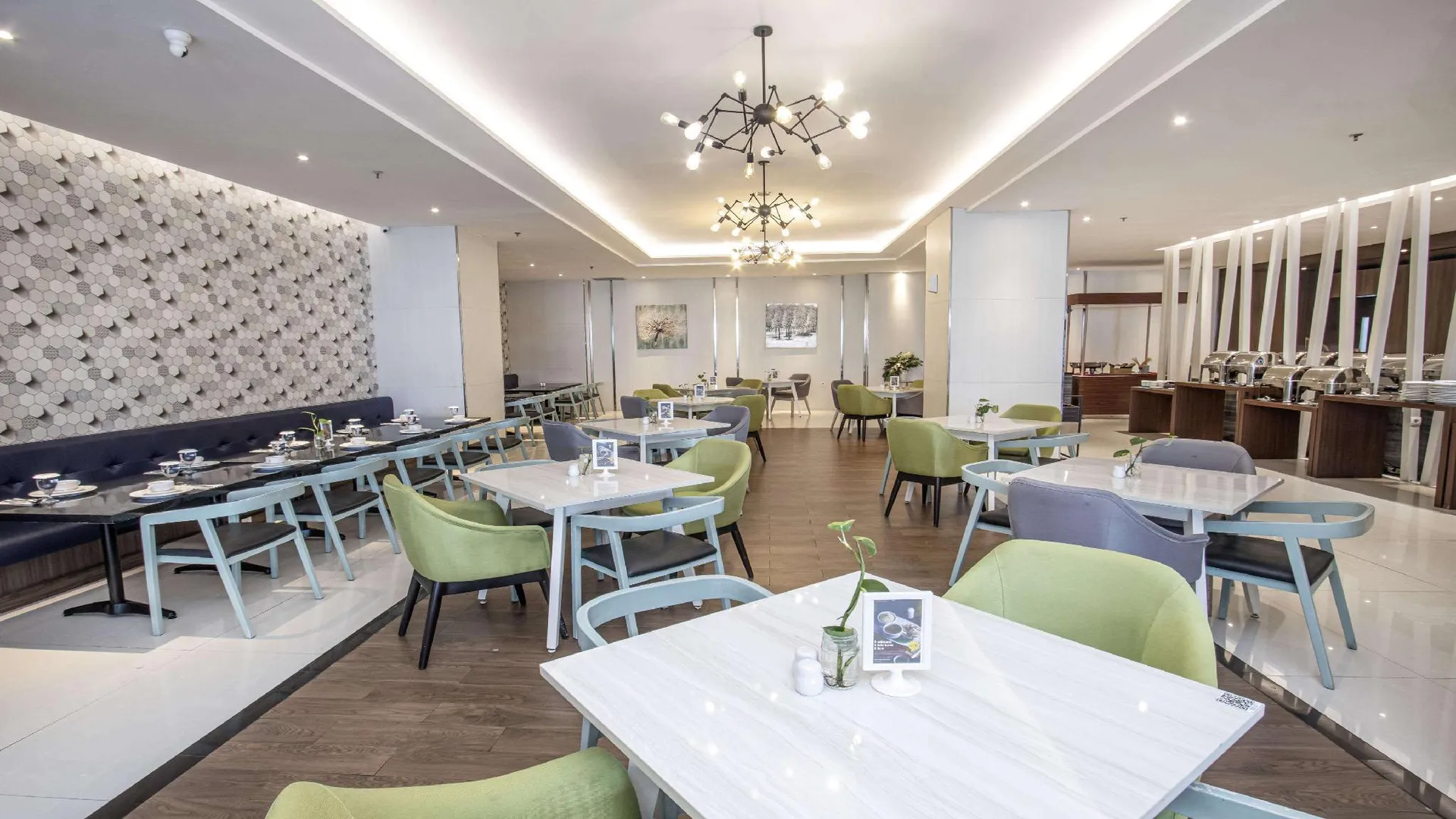 마카사르 골든 튤립 에센셜 마카사르 3성급 호텔 수영장