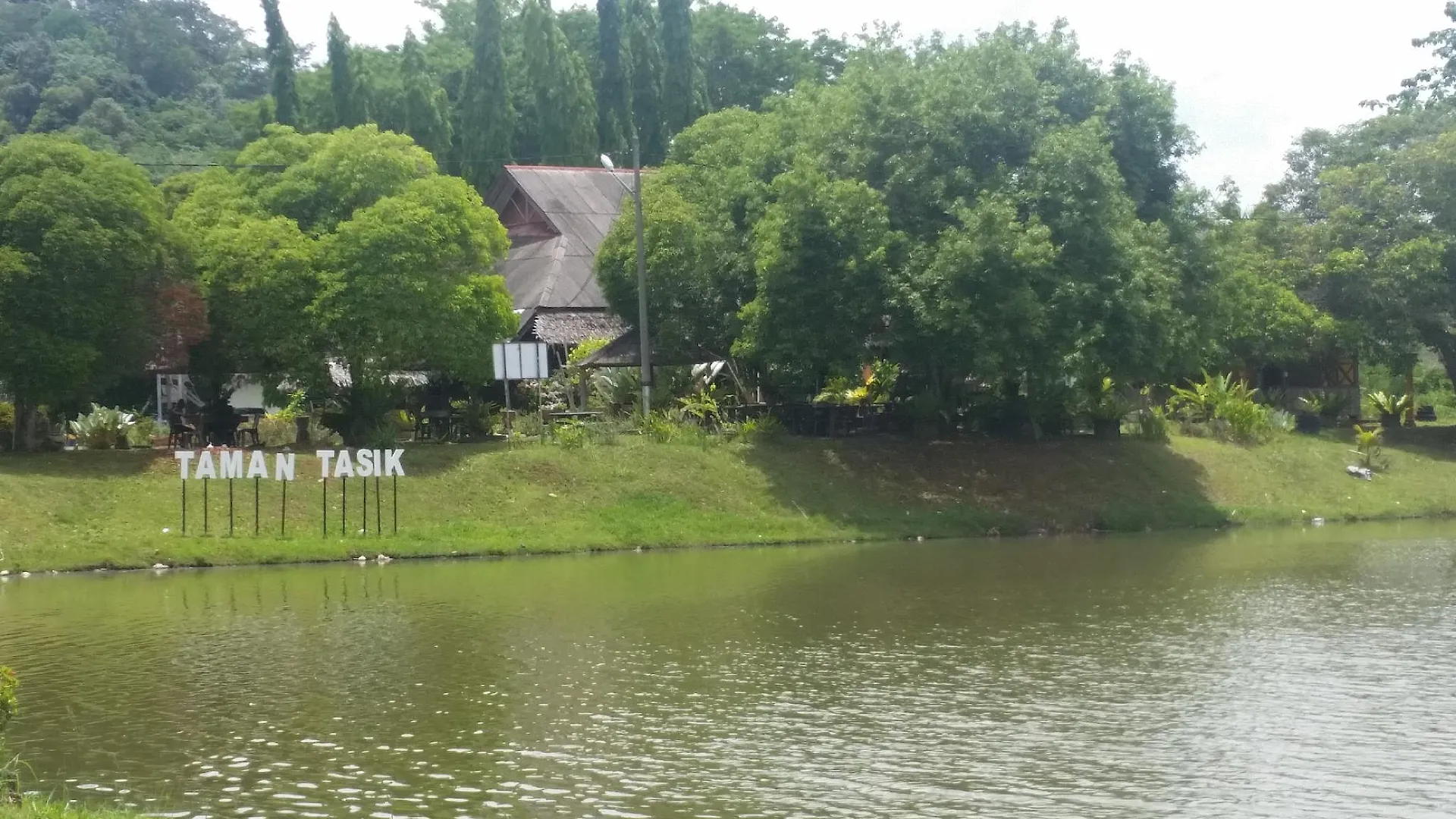 구아무상 디나 호텔 2성급 호텔 외관