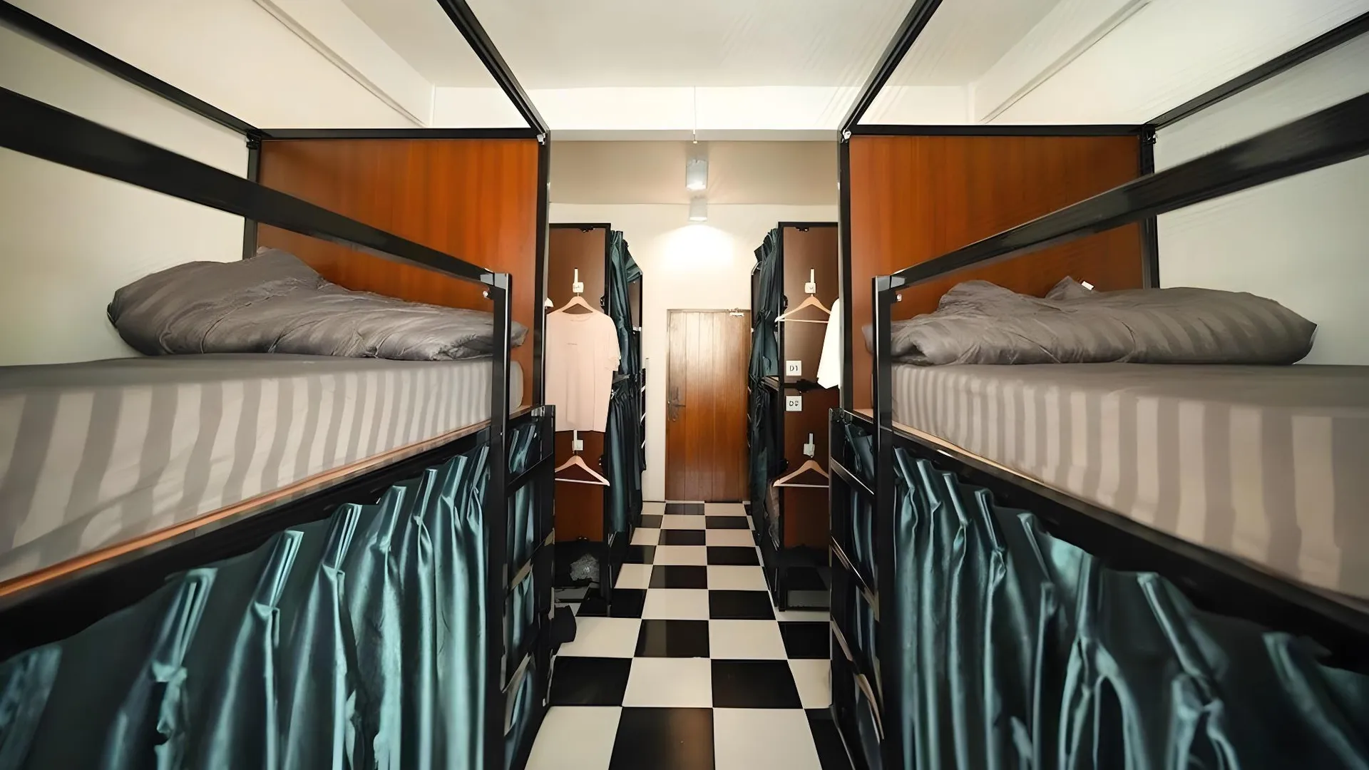 방콕 느와르 카페 앤 호스텔 5성급 호텔 스위트룸