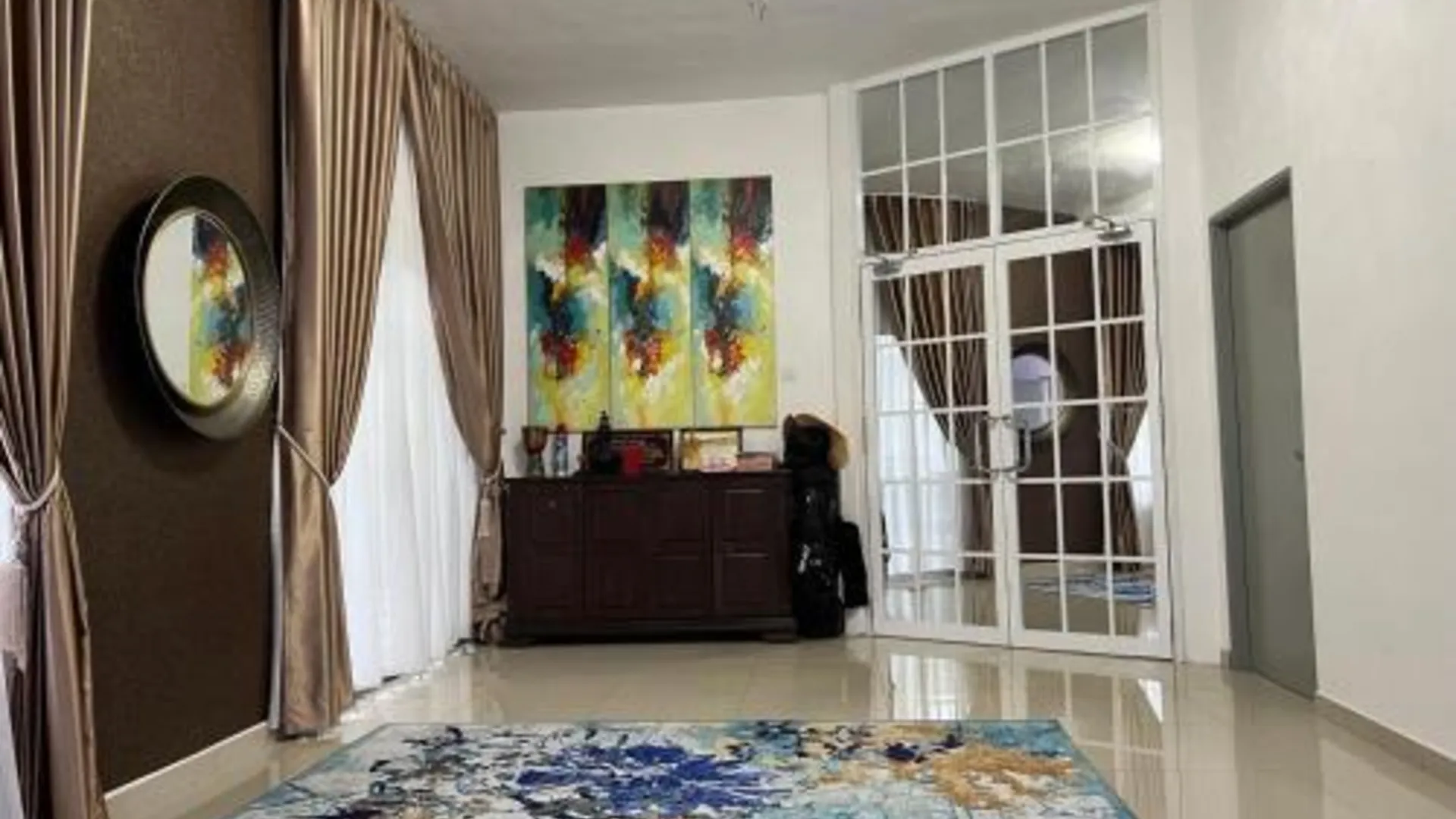 이포 캄퐁 울루 세포르의 프라이빗 하우스 (1500m², 침실 4개, 프라이빗 욕실 3개) 4성급 게스트하우스 레스토랑