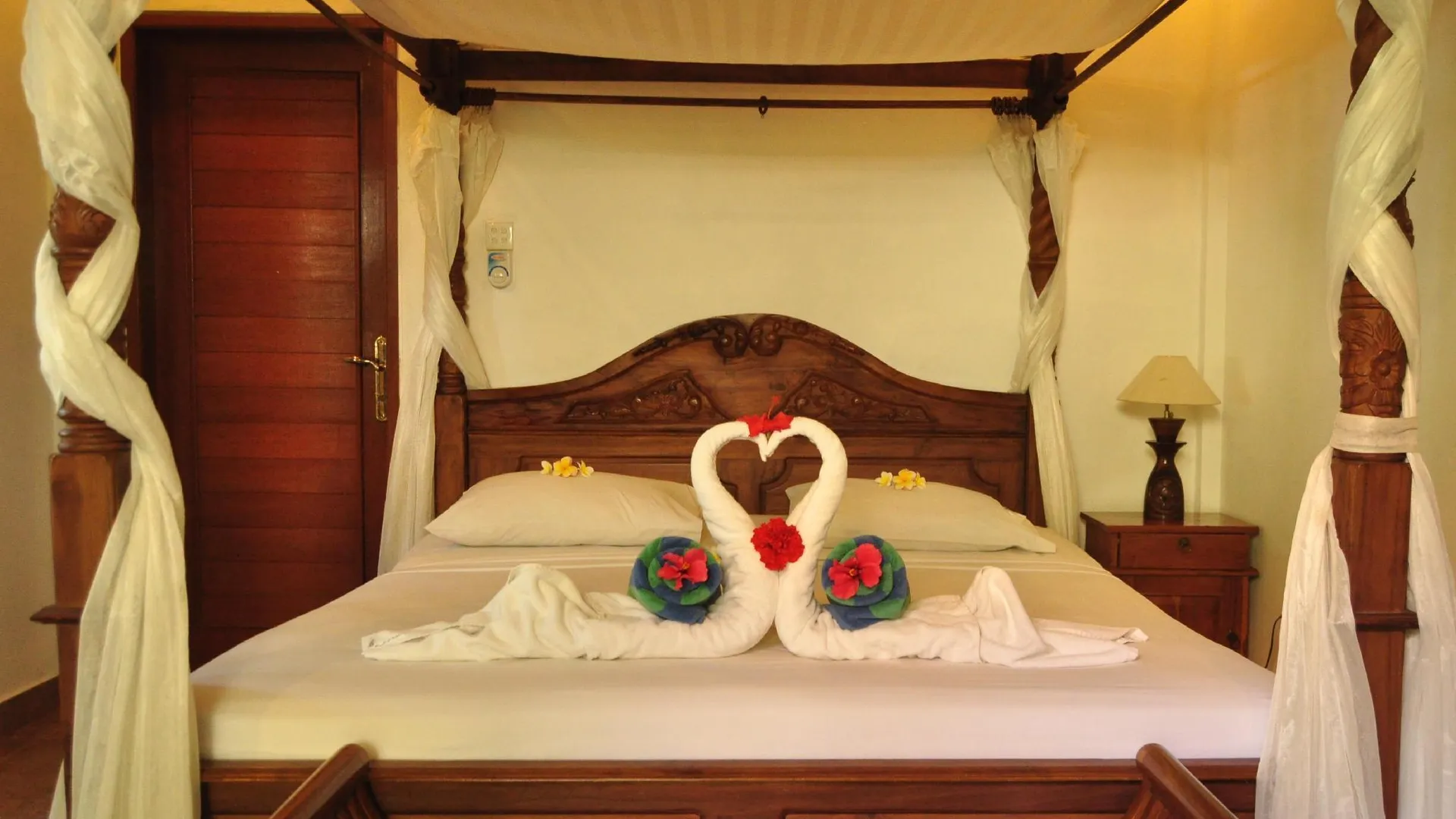 발리 쿠스나디 호텔 3성급 호텔 스위트룸