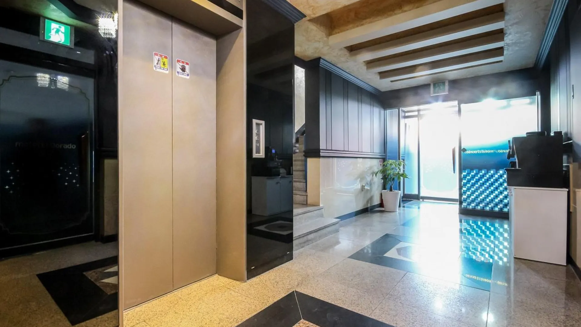 전주 전주 중화산동 엘도라도 호텔 로비