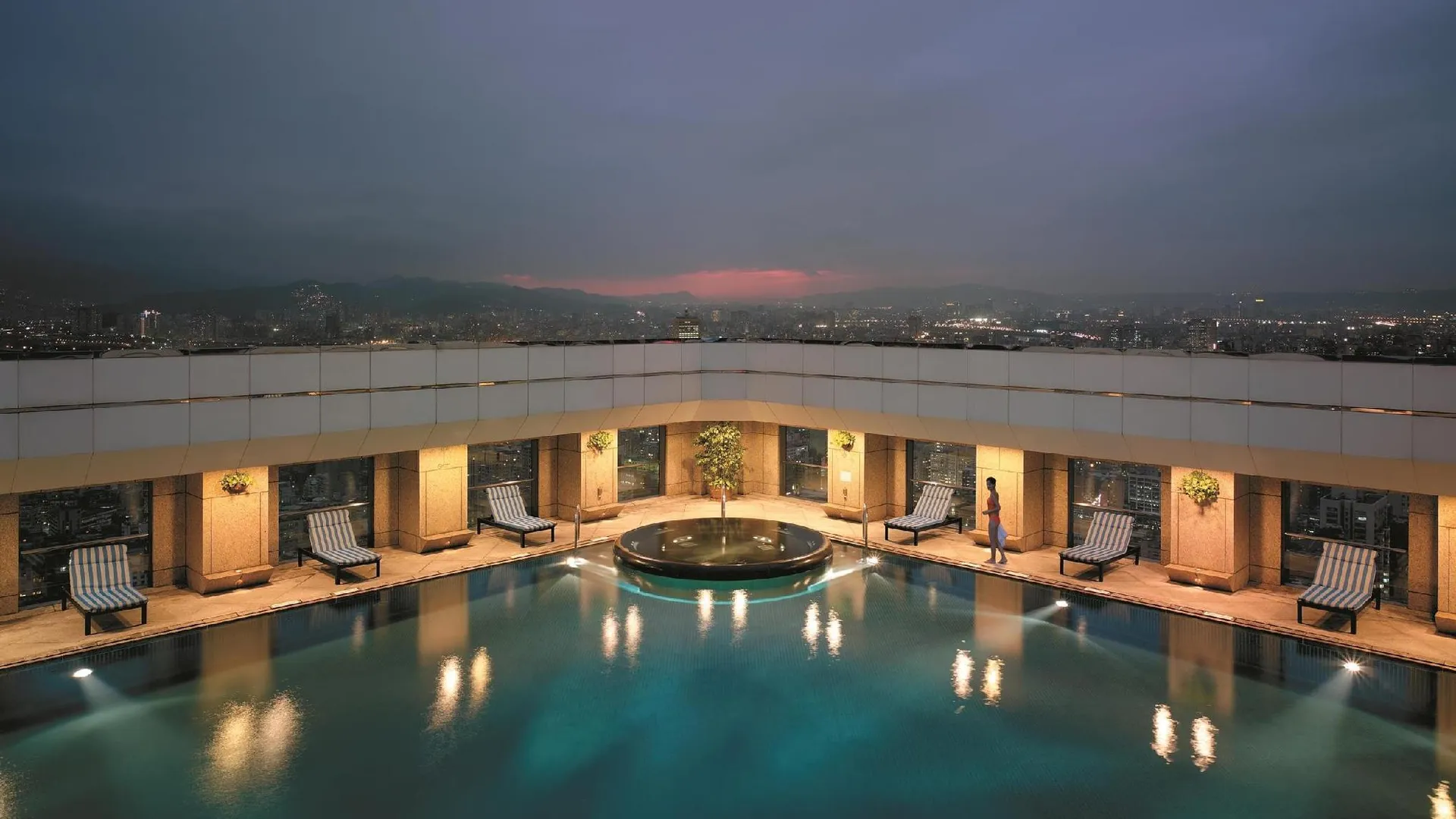 타이베이 샹그릴라 파 이스턴, 타이베이 5성급 호텔 수영장