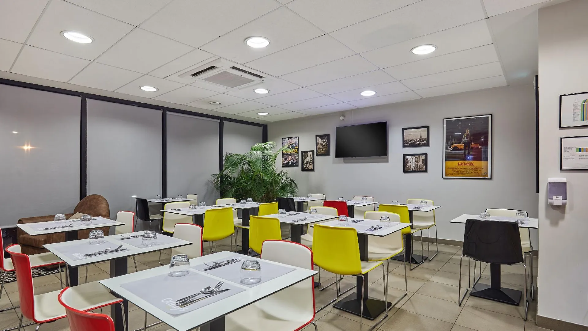 루얼 말메이슨 오달리스 시티 캠퍼스 아파트호텔 - 파리 뤼엘 말메종 3성급 호텔 외관